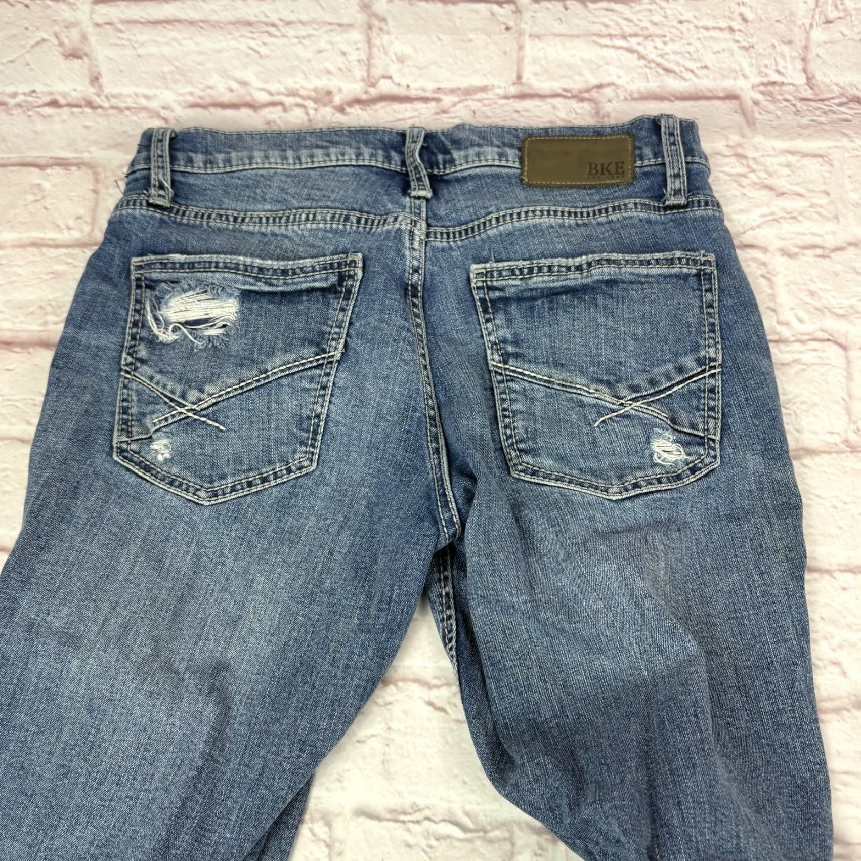 Vintage BKE Jake Straight Jeans Mens 31x31 Medium Wash Blue Distressed Denim Regular Fit Straight 5-Pocket Dyeable? Size US 31 - 3 Thumbnail