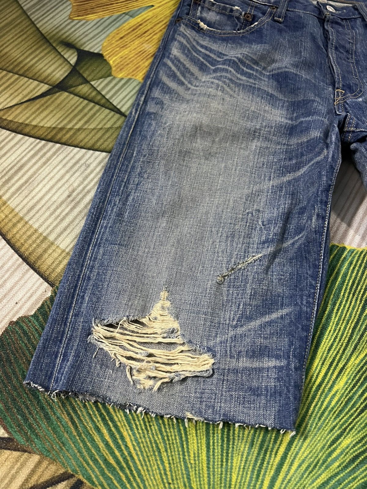 Levi's × Levi's Vintage Clothing VINTAGE LEVIS 501 CROPPED DISTRESS JEANS Size US 31 - 3 Thumbnail