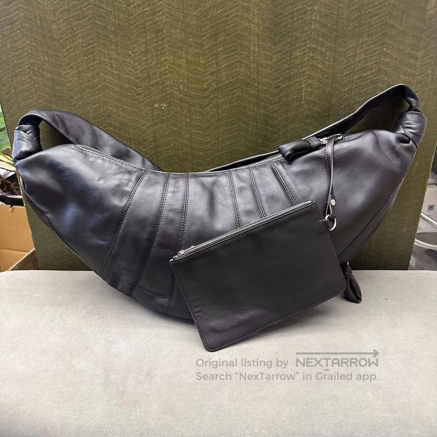 Lemaire Lemaire Large Croissant Crossbody Bag. Size ONE SIZE - 1 Thumbnail