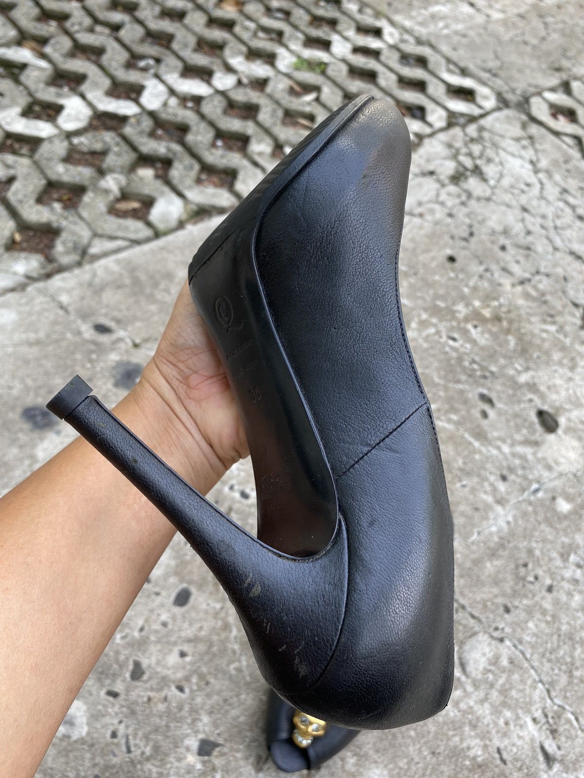 Alexander McQueen Alexander McQueen Leather Embellished Skull Peep Toe Pumps Size US 6 / IT 36 - 11 Thumbnail