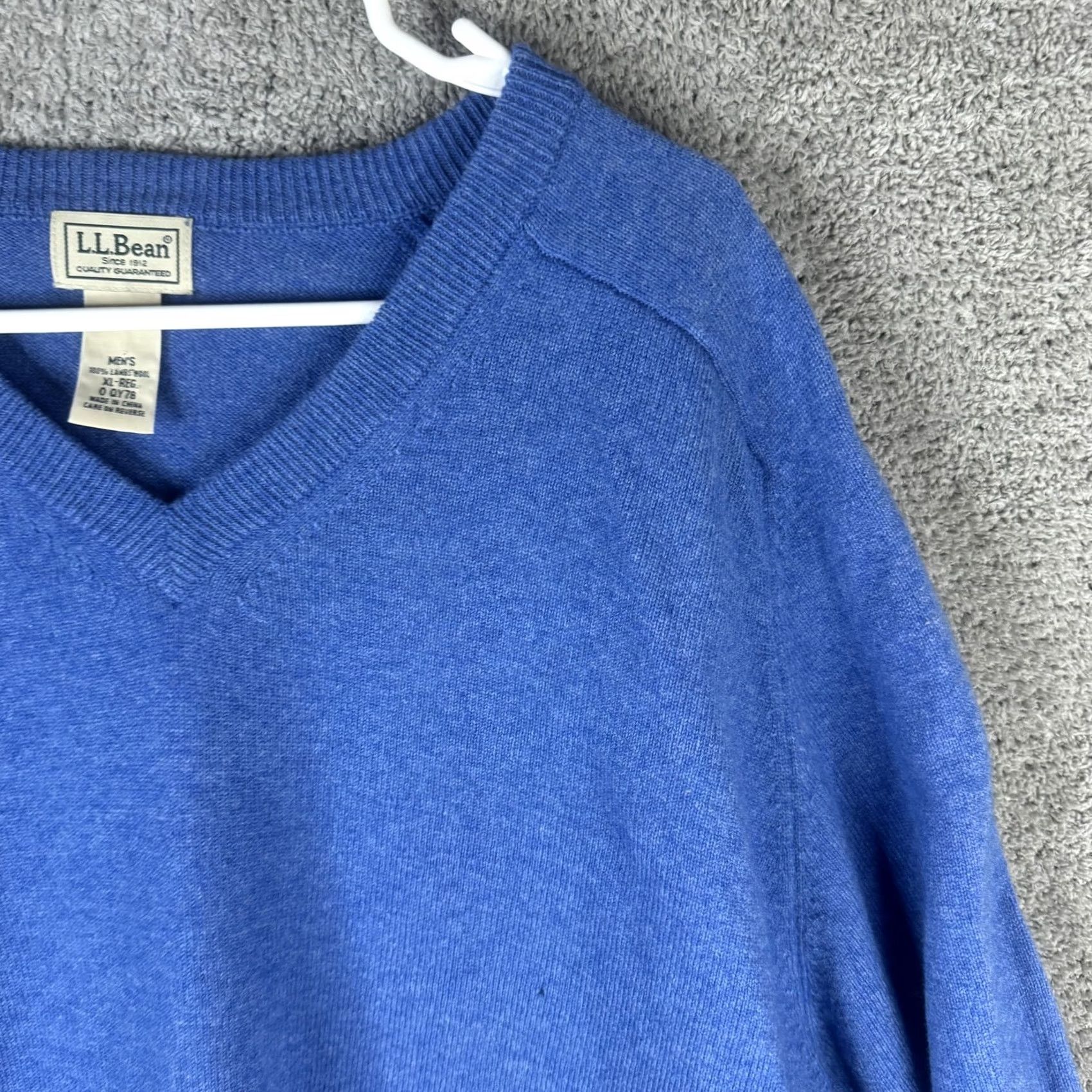 Vintage L.L. Bean Sweater Mens XL Blue 100% Lambswool V-Neck Pullover Knit Solid Tight-Knit Wool Pullover Mens XL Regulations? Size US XL / EU 56 / 4 - 4 Thumbnail