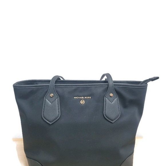 Michael Kors Like New Michael Kors Eva Small Zip tote Bag Size ONE SIZE - 1 Thumbnail