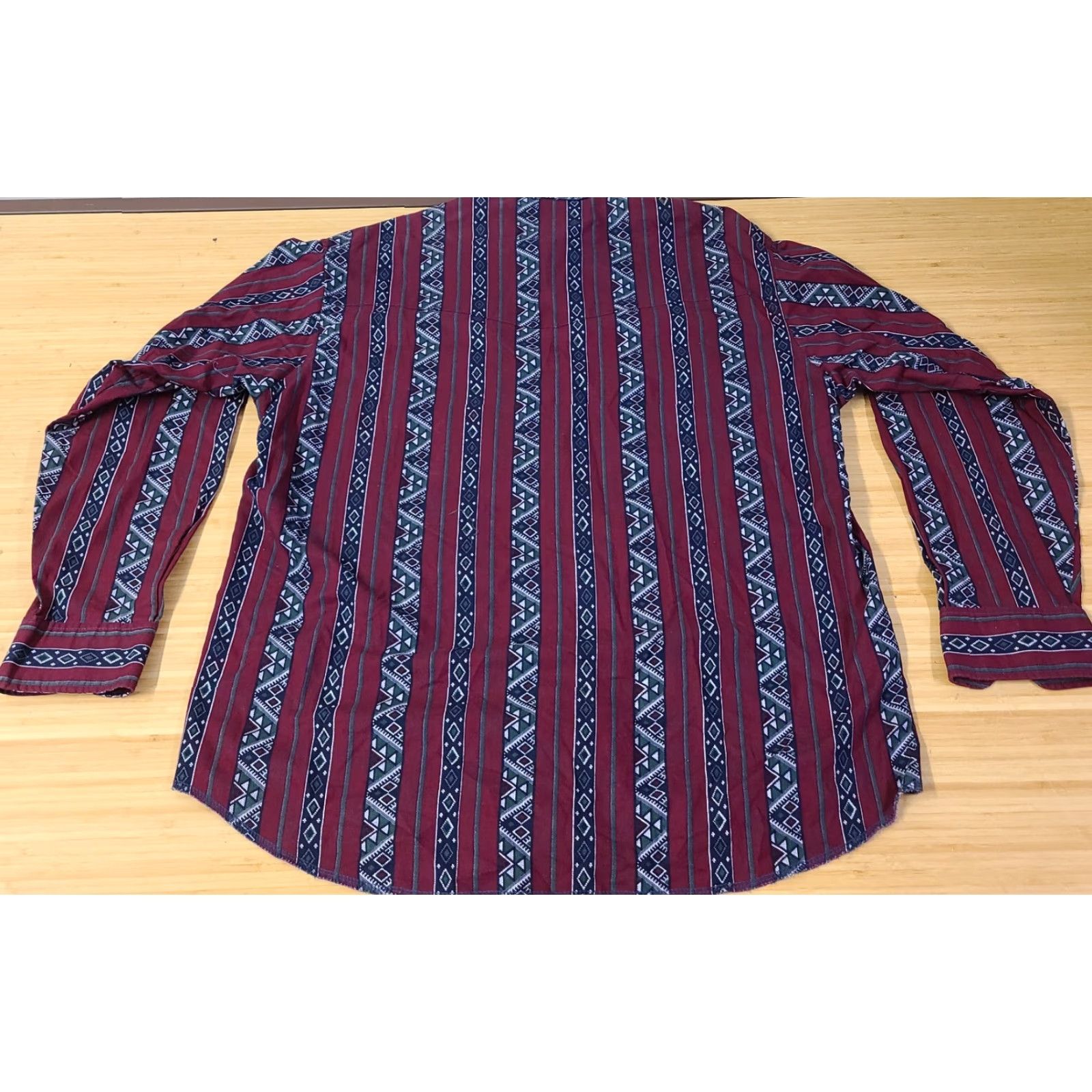 Wrangler Wrangler Shirt Mens XL Multicolor Geometric Long Sleeve Button-Up Button-Down Collar Tailoring Long Tails Size US XL / EU 56 / 4 - 5 Thumbnail