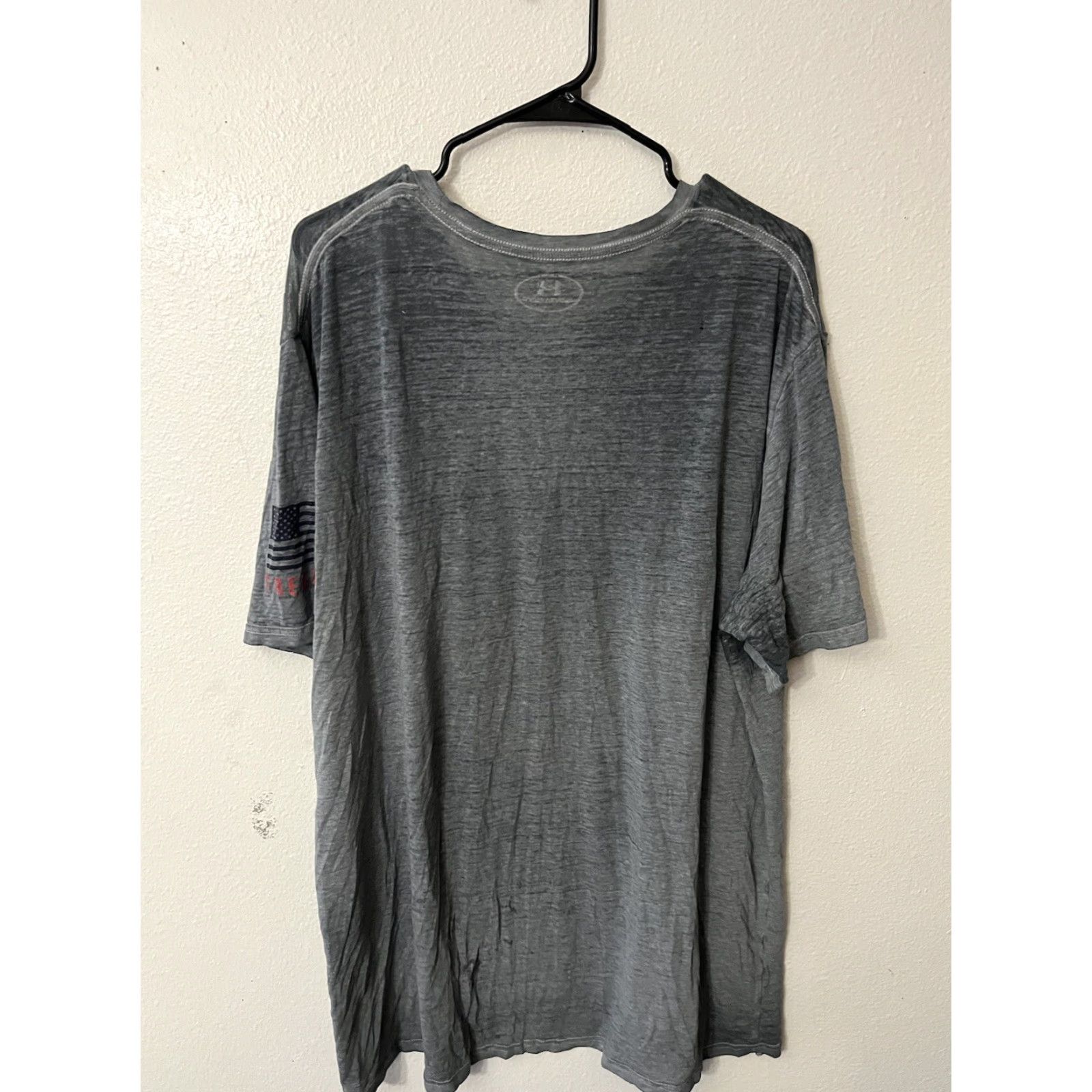 Under Armour VINTAGE Under Armour T-Shirt Men’s XXL Short Sleeve Gray Crew Neck HeatGear Distre Logo Graphic 2010s Mens Size US XXL / EU 58 / 5 - 2 Thumbnail