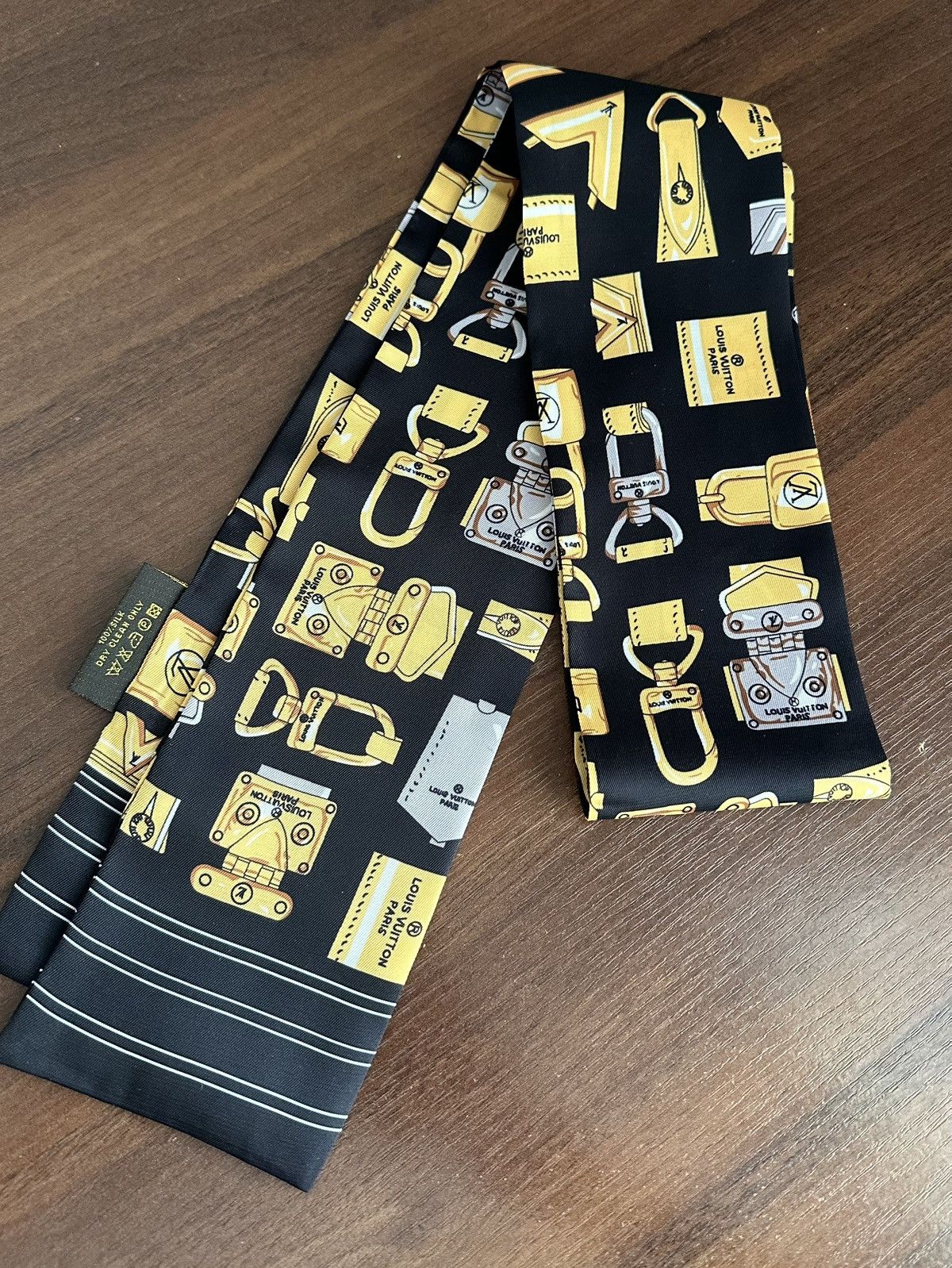 Louis Vuitton Bandeau silk scarf Louis Vuitton Black in Silk Size ONE SIZE - 2 Thumbnail