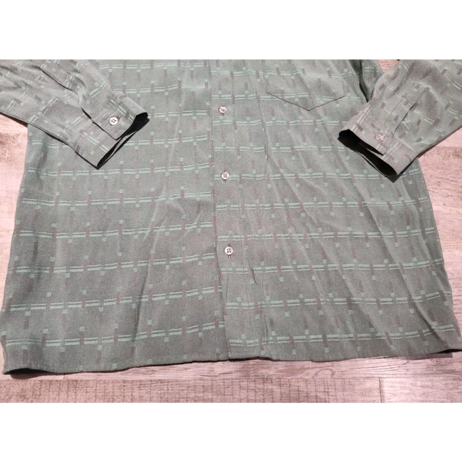 Vintage Vintage Shang-hai Men's Button Up Shirt Rayon Made In Italy Green Size L Size US L / EU 52-54 / 3 - 2 Thumbnail