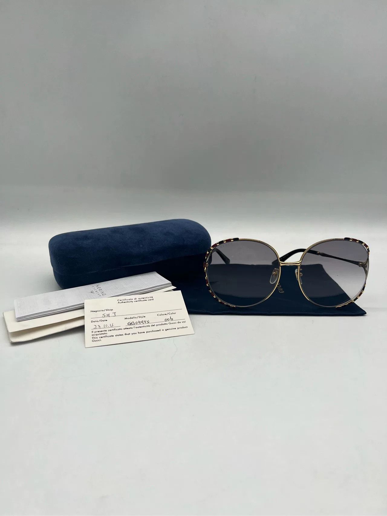 gucci bamboo sunglasses in red and black