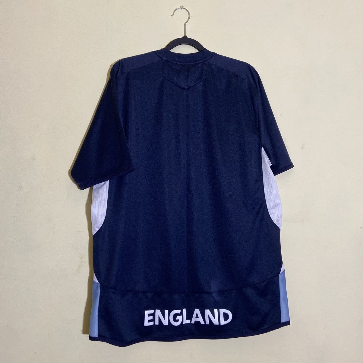 Umbro Umbro England Jersey 2000s Navy Gradient – Size L Size US L / EU 52-54 / 3 - 4 Thumbnail