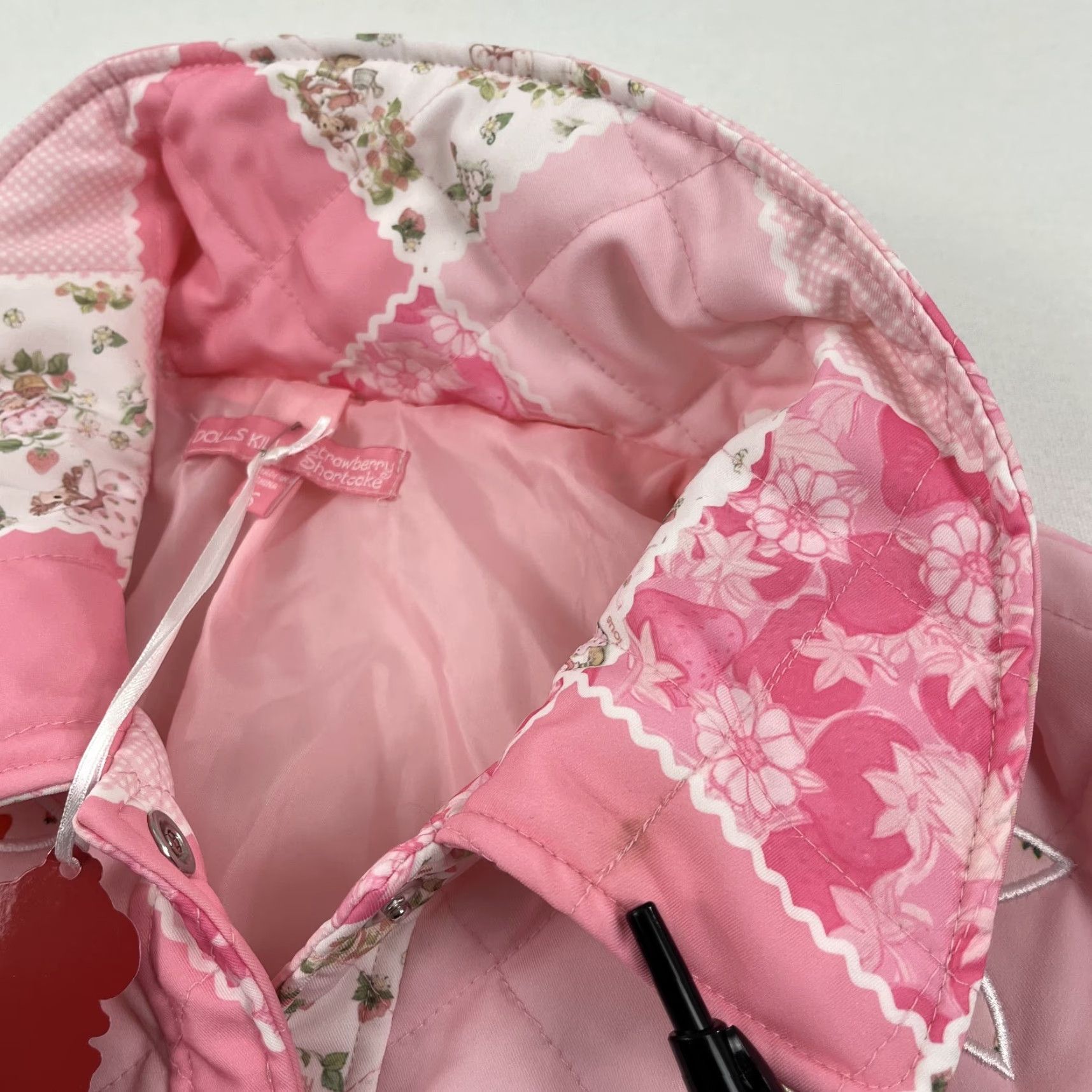 Dolls Kill Dolls Kill x Strawberry Shortcake Jacket Womens Small Pink Quilted Extra Serving Quilted Jacket Style Pocket Collared Lightweight Vintage: No Size S / US 4 / IT 40 - 6 Thumbnail