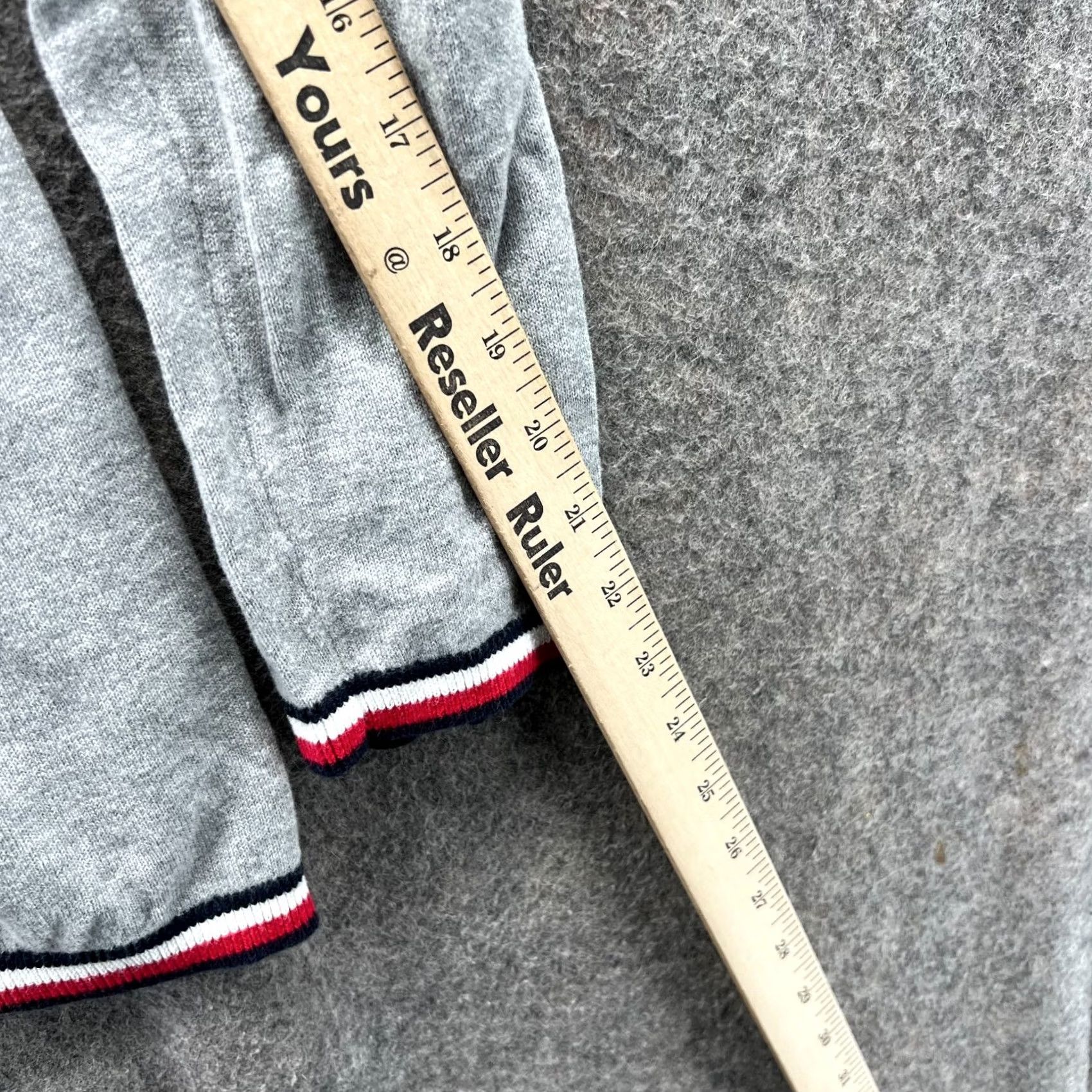 Tommy Hilfiger Tommy Hilfiger Shirt Womens XL Gray Long Sleeve Pullover Fleece TH Floral Logo Size XL / US 12-14 / IT 48-50 - 2 Thumbnail