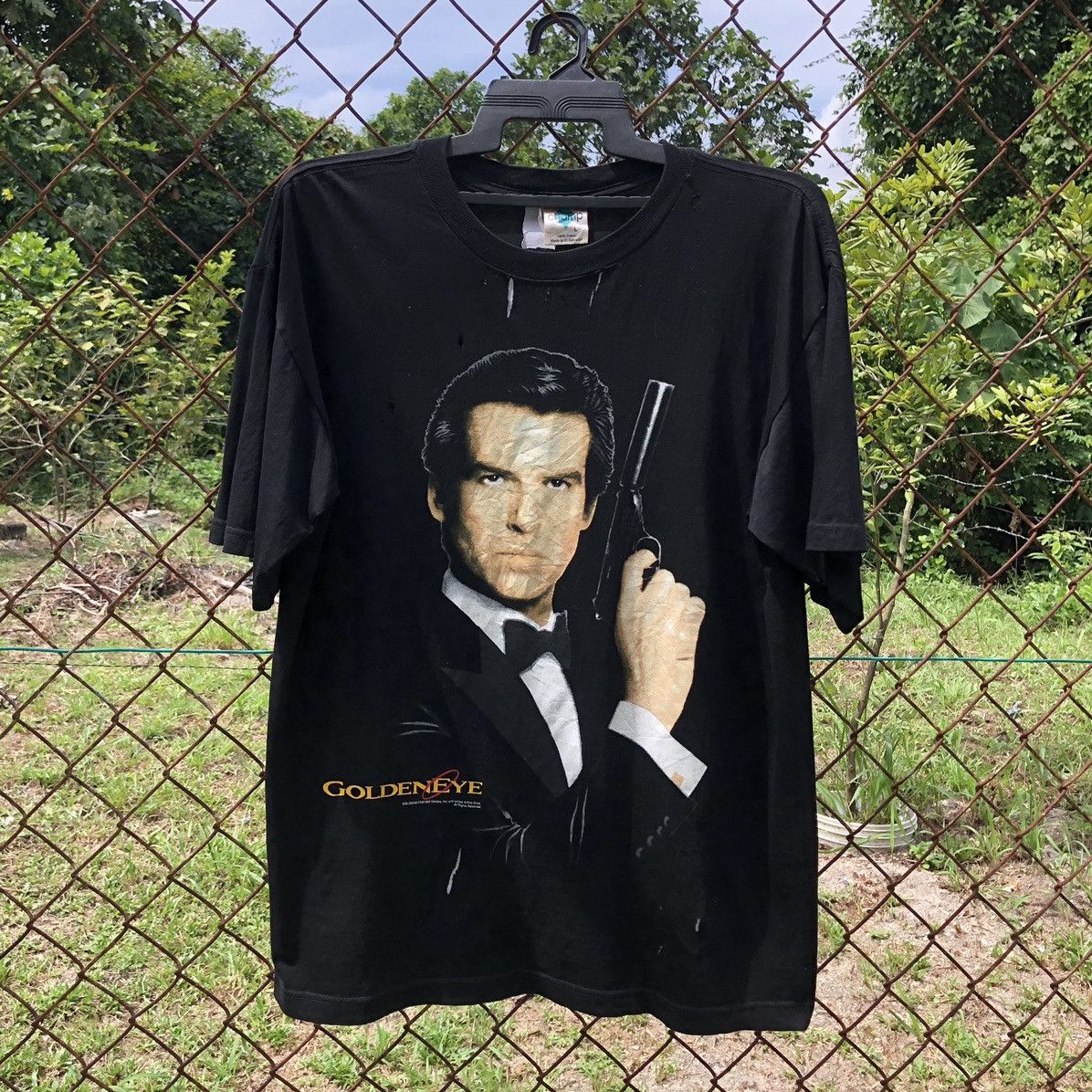 Vintage Vintage 1995 James Bond Goldenye THRASHED T-shirt Black Size US XL / EU 56 / 4 - 13 Thumbnail