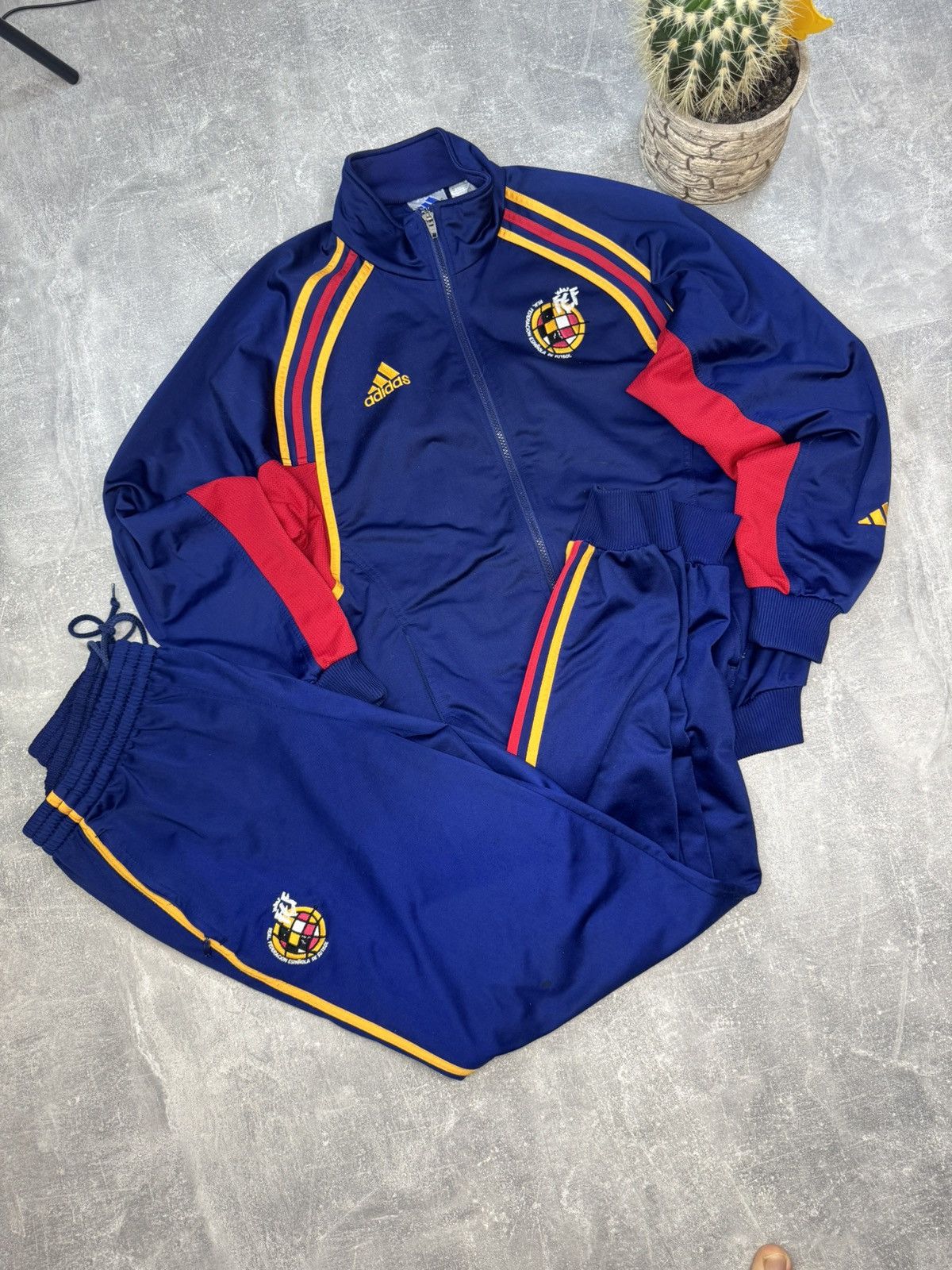 90s 00s adidas old english パーカー スウェット レア 90s 00s adidas old english パーカー スウェット レア - メルカリ
