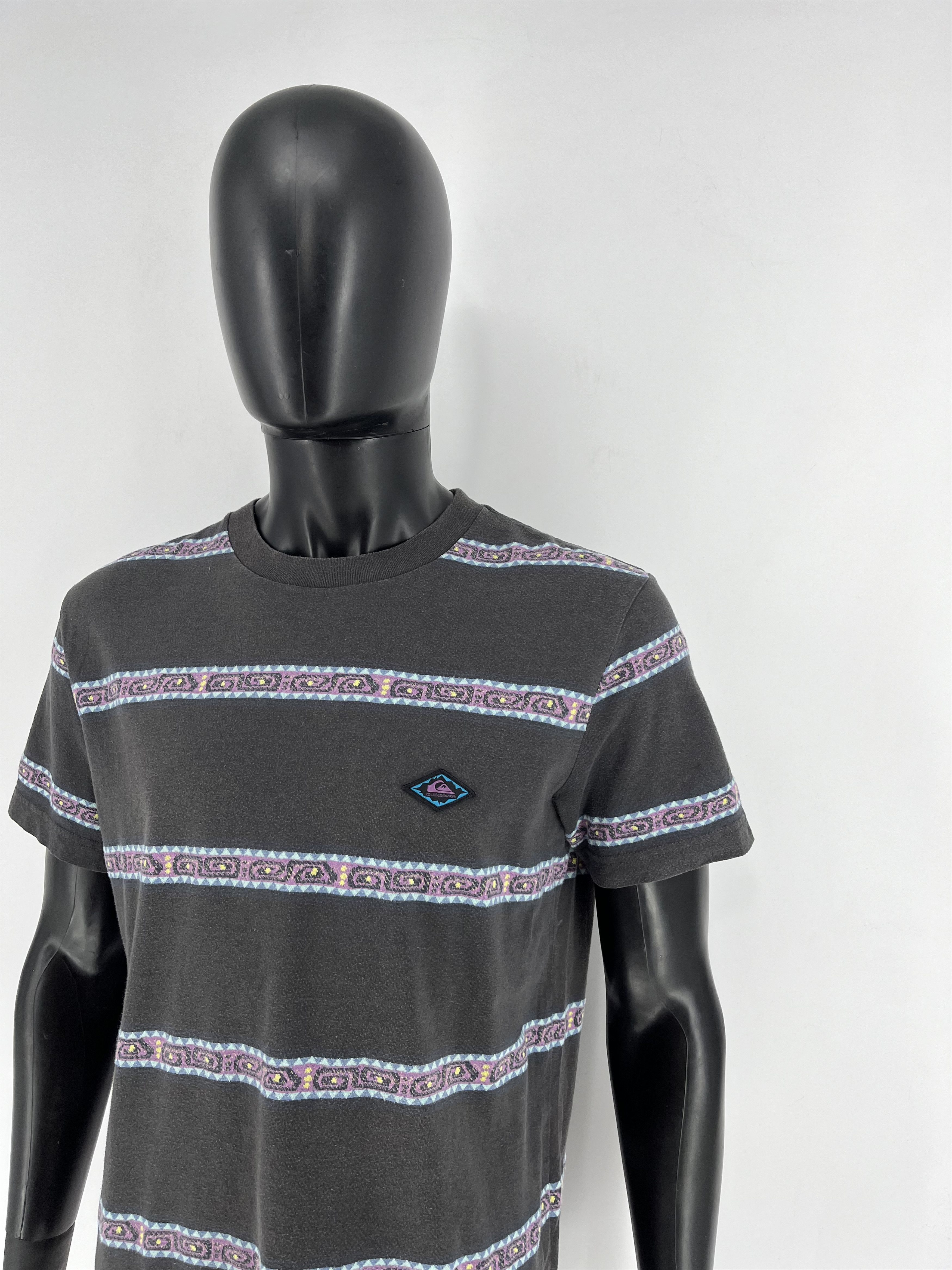 Quiksilver Vintage Quiksilver monogram T-Shirt Size M White Surf Skate Size US M / EU 48-50 / 2 - 4 Thumbnail