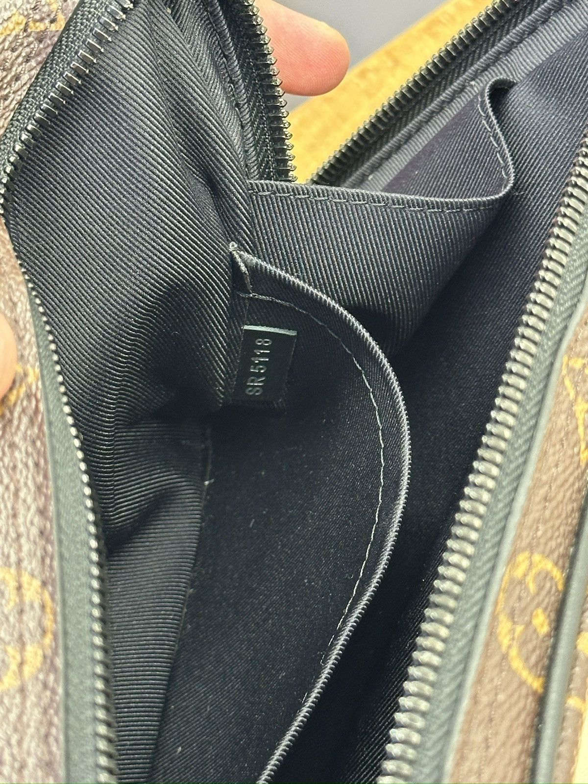 Louis Vuitton Louis Vuitton Utility Front Bag Size ONE SIZE - 12 Thumbnail