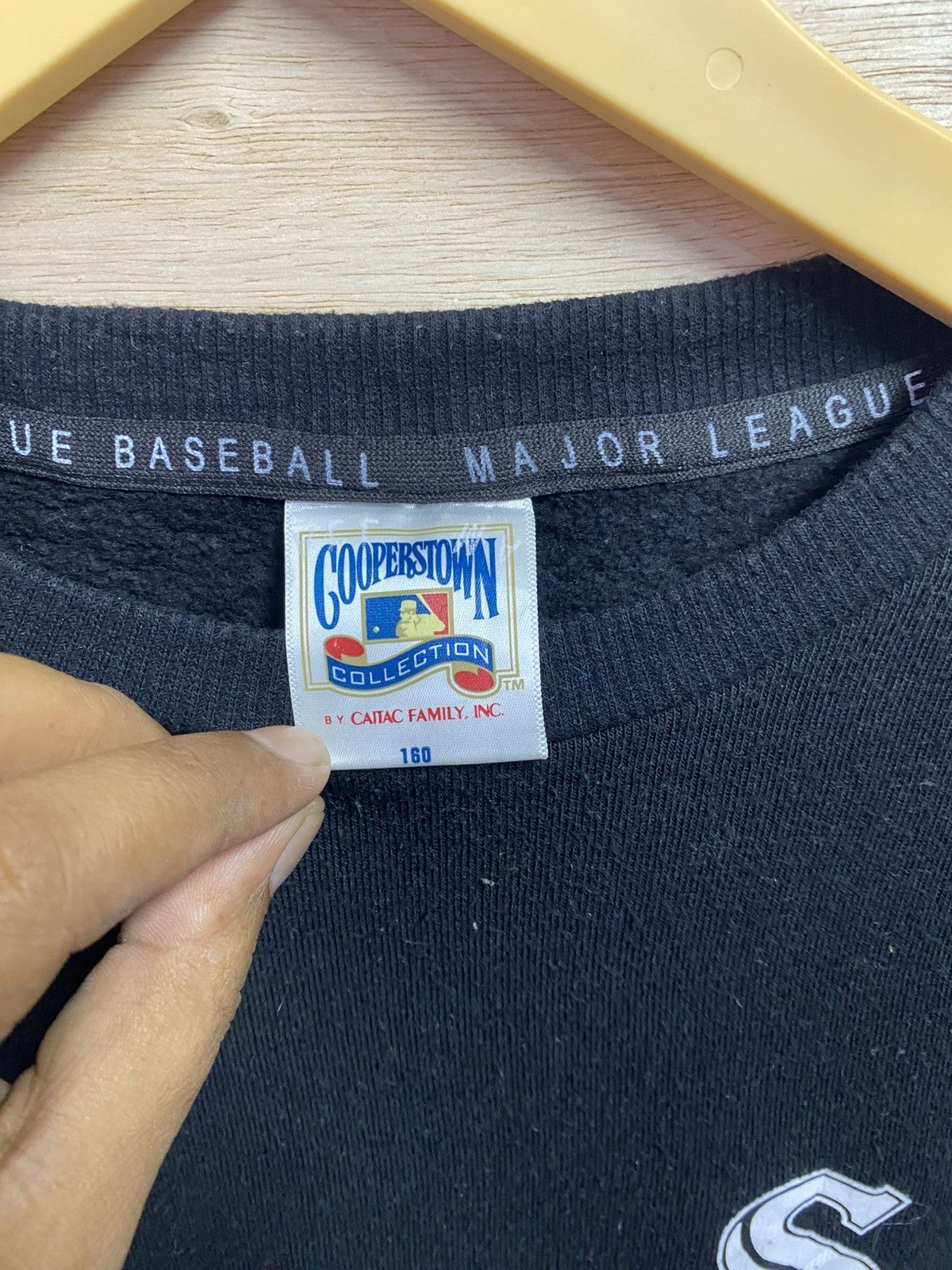 MLB vintage black Chicago White Sox crewneck sweatshirt. Size US L / EU 52-54 / 3 - 4 Thumbnail