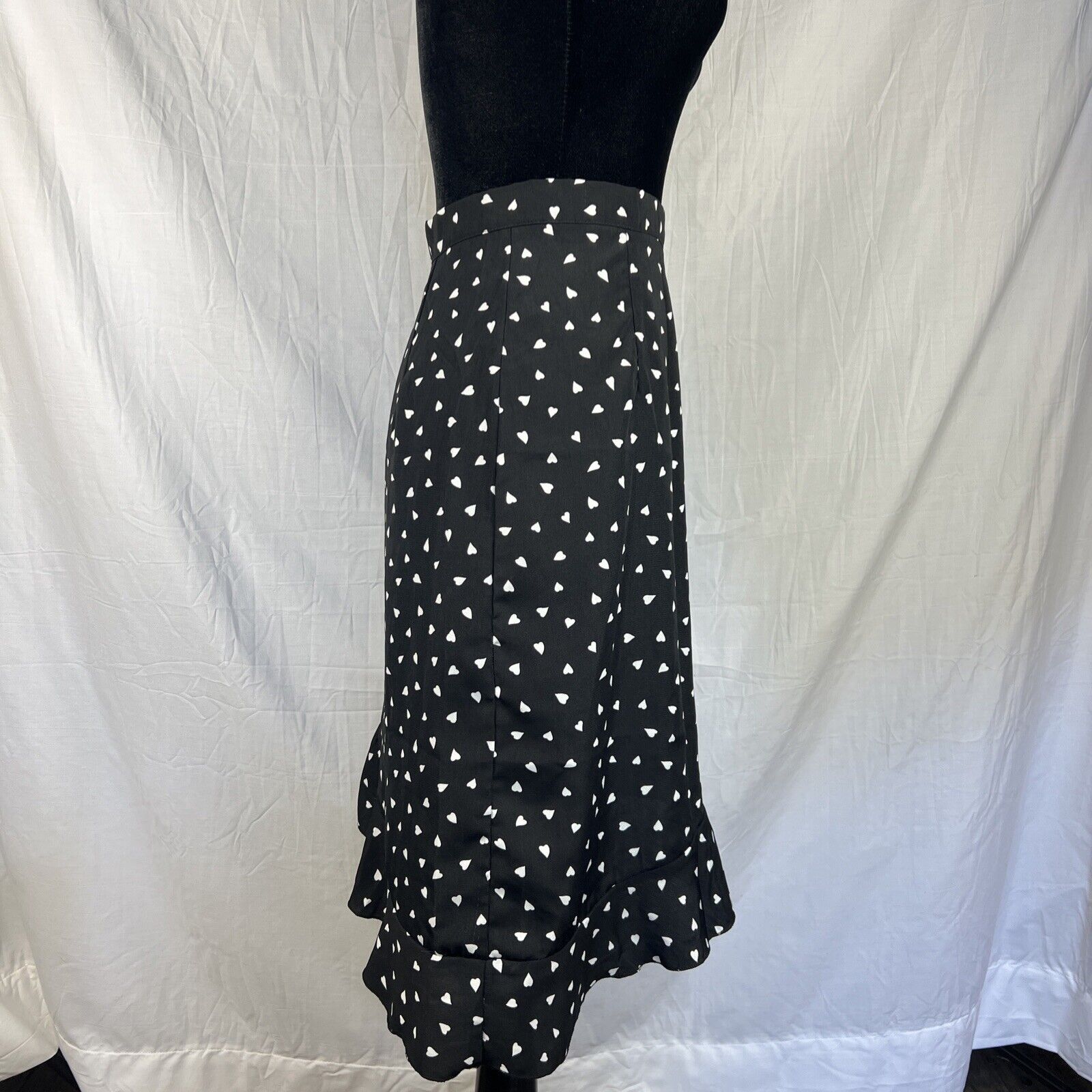 Nasty Gal Nasty Gal Black Asymmetrical Skirt Size 6 White Hearts Size 28" / US 6 / IT 42 - 3 Thumbnail