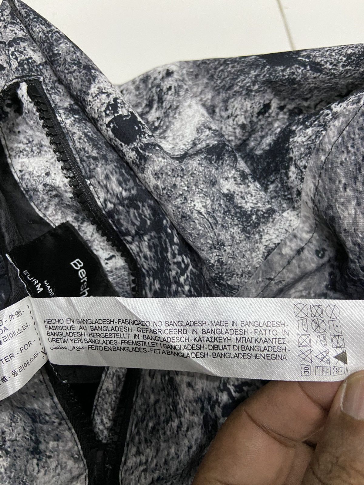 Bershka BERSHKA SYSTEM SCAN REVERSIBLE GORPCORE JACKET Size US M / EU 48-50 / 2 - 13 Thumbnail