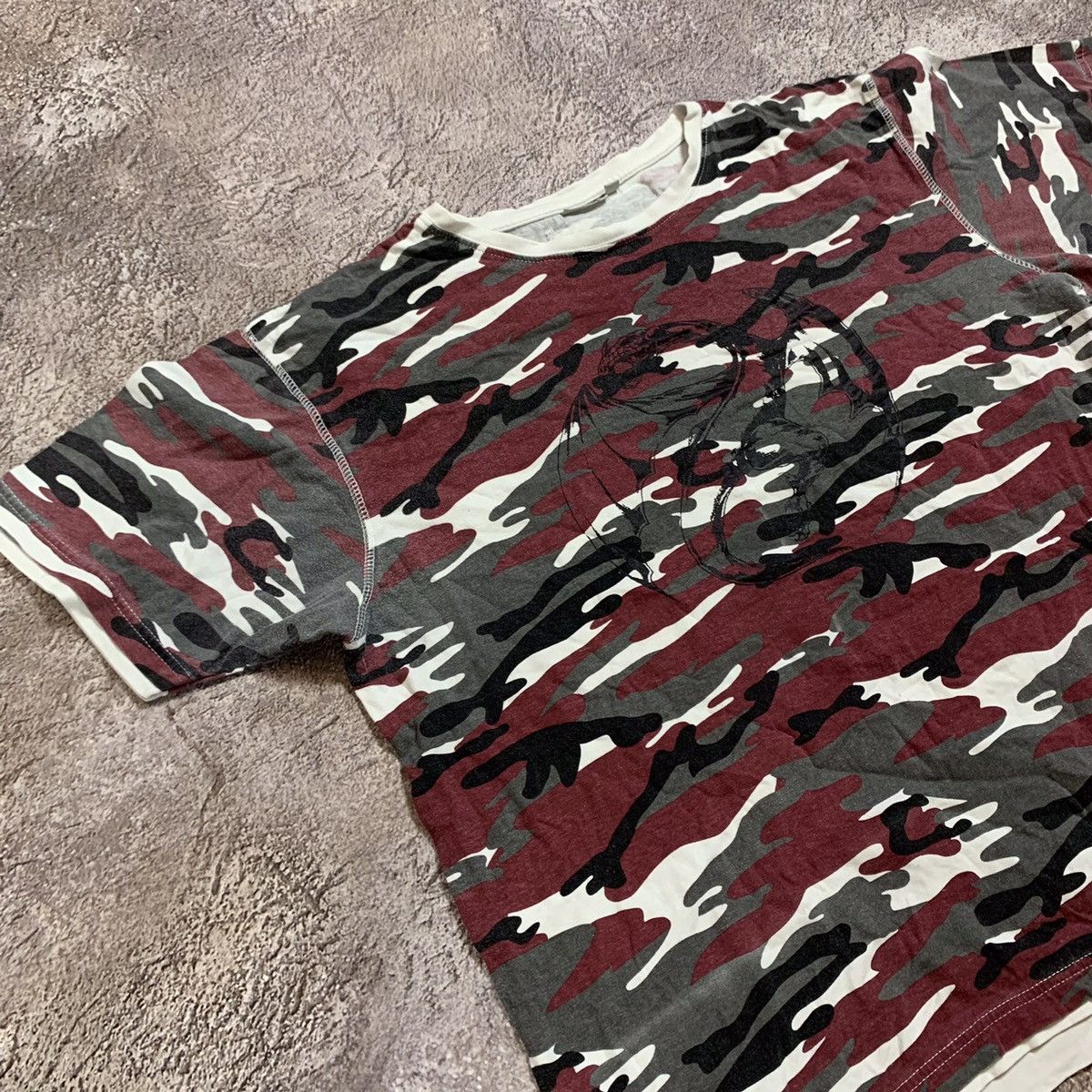 Vintage Vintage Y2K Camo All Over Print Tee Streetwear Baggy Slim XL Size US XL / EU 56 / 4 - 3 Thumbnail