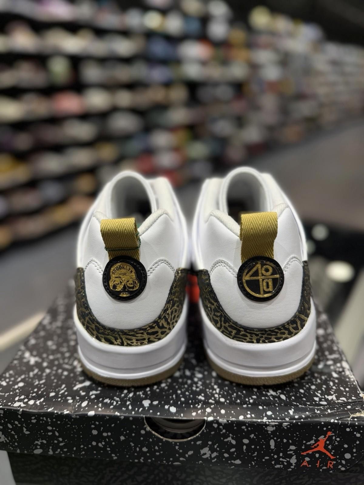 Nike Nike Jordan Spizike Low White Metallic Gold Men's SIZE 13 Size US 13 / EU 46 - 4 Thumbnail