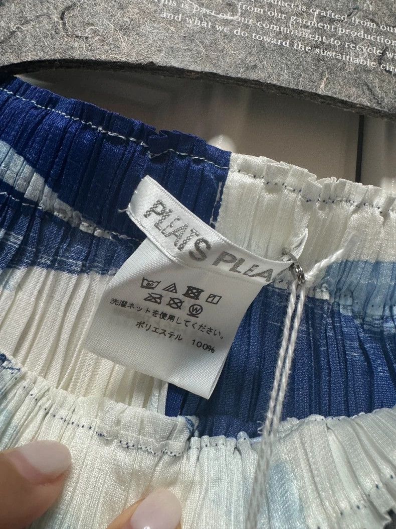 Issey Miyake Issey Miyake size:2 Blue and white pleated wave pants Size 32" / US 10 / IT 46 - 2 Thumbnail