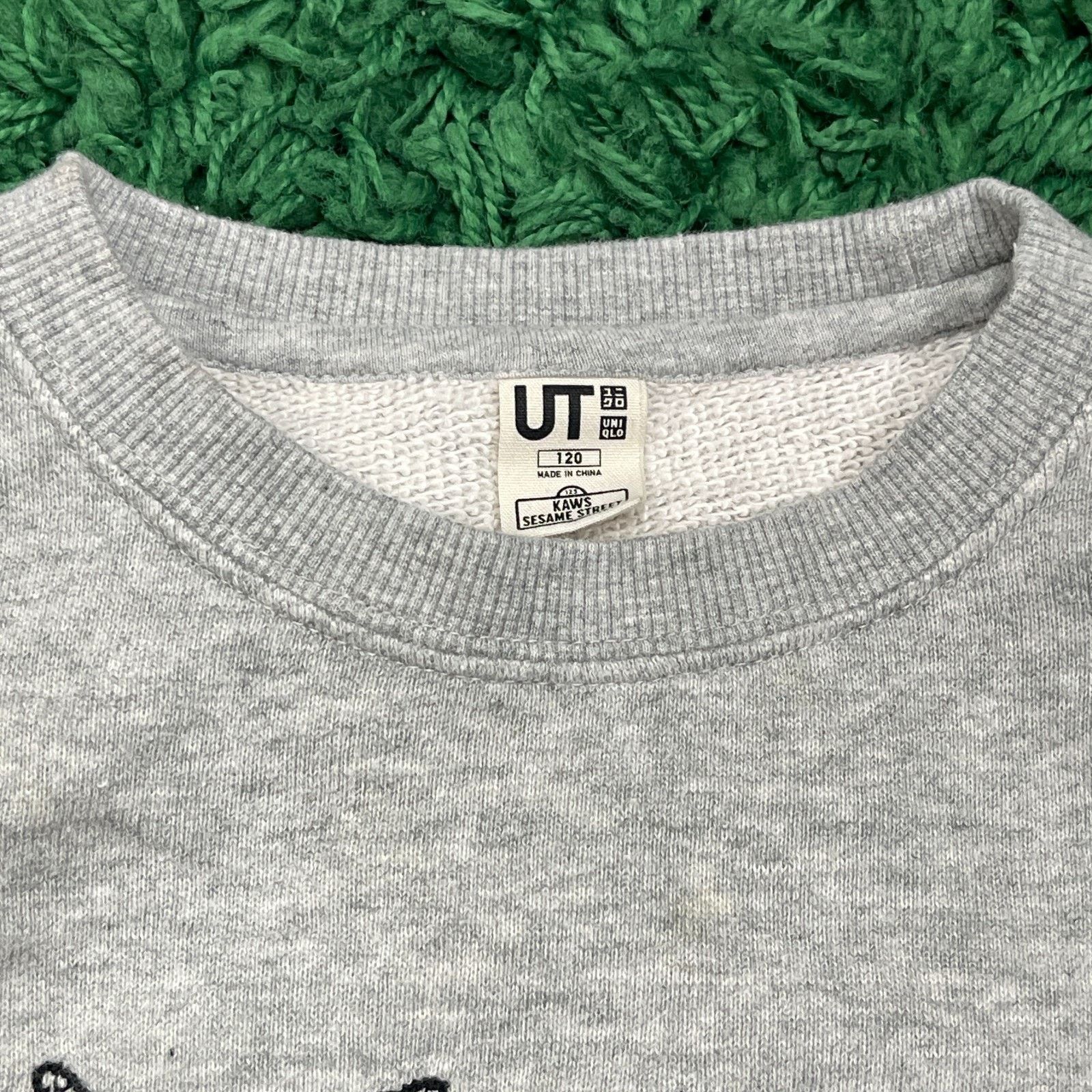 Uniqlo FW18 KAWS x Uniqlo x Sesame Street XX Sweater size 6/7 Kids Size US XXS / EU 40 - 4 Thumbnail