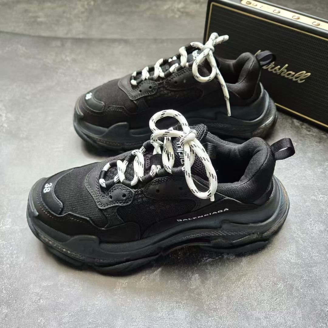 Balenciaga Balenciaga Gold Lowtop Sneakers S Women Size US 6 / IT 36 - 1 Thumbnail