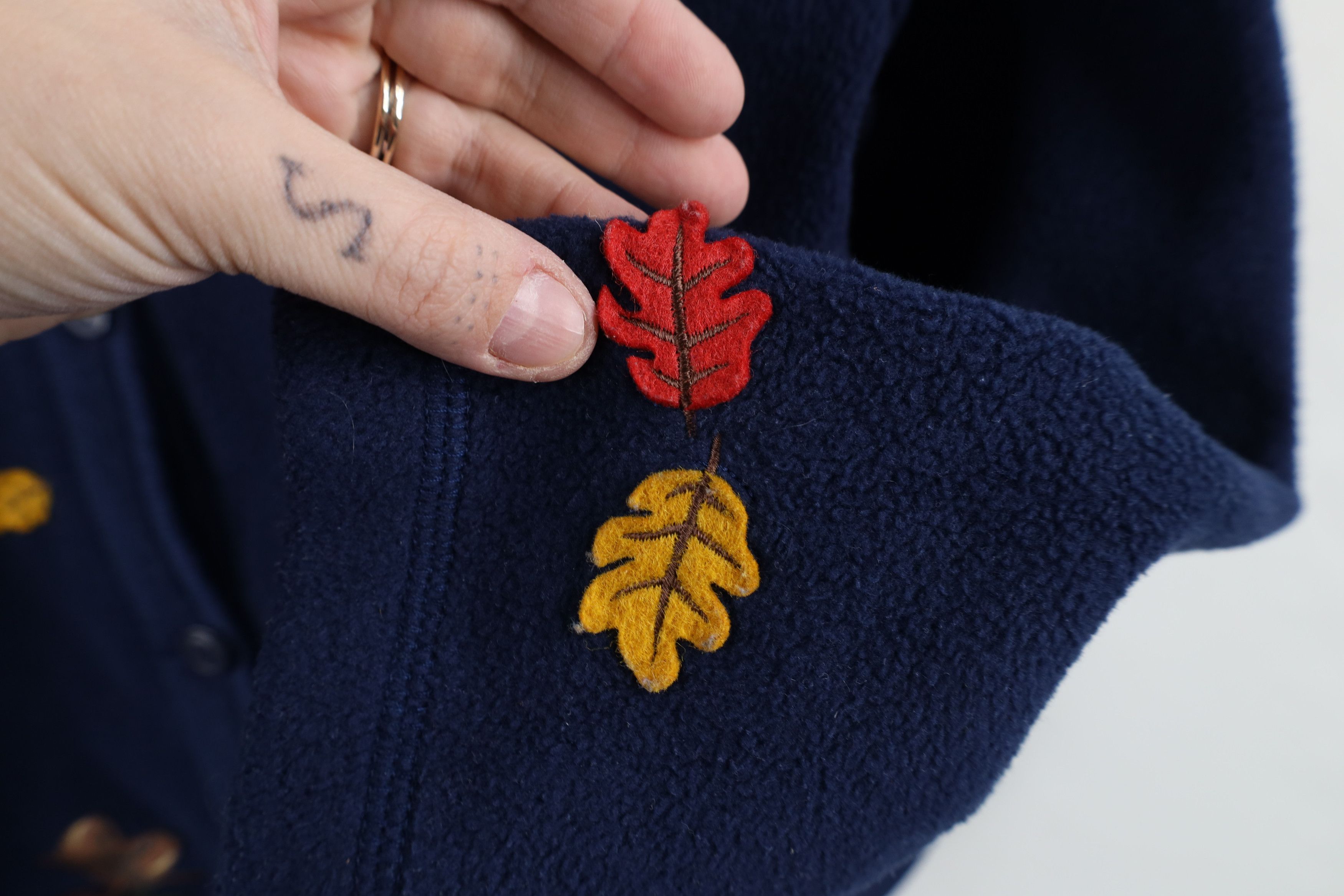 Vintage Vintage 90s Streetwear Fall Leaves Fleece Cardigan Sweater Size S / US 4 / IT 40 - 7 Thumbnail
