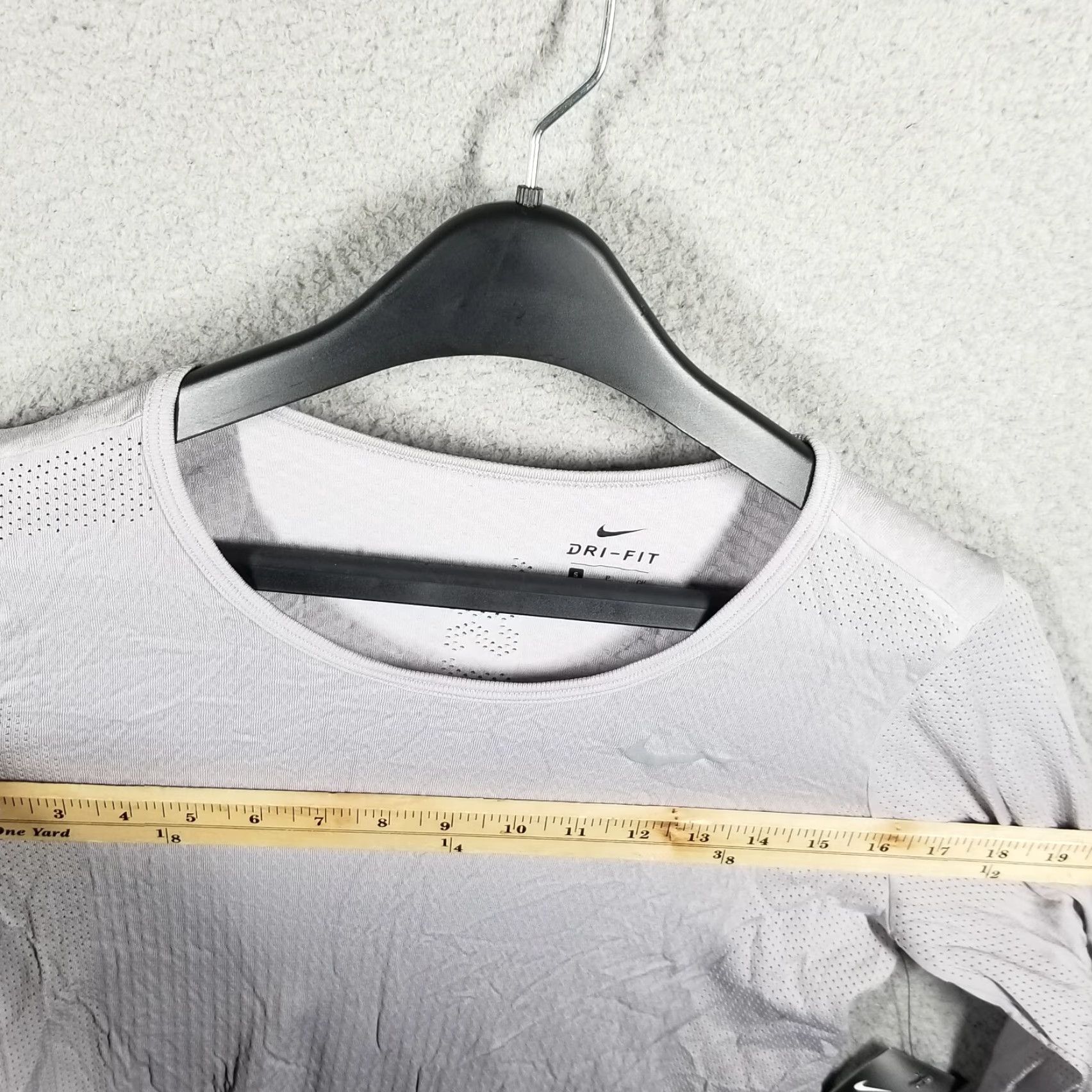 Nike NIKE Shirt Women's Small Gray Running & Jogging Dri-Fit Reflective Long Sleeve T-Shirt BV3918 Size S / US 4 / IT 40 - 7 Thumbnail
