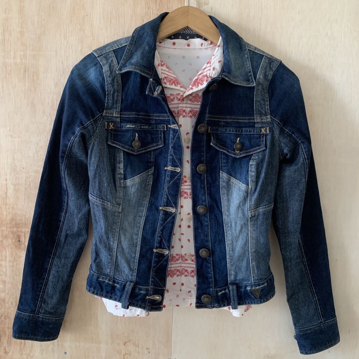 Designer × Guess Y2K Guess Los Angeles Trucker Denim Trucker Women's Jacket Size S / US 4 / IT 40 - 1 Thumbnail