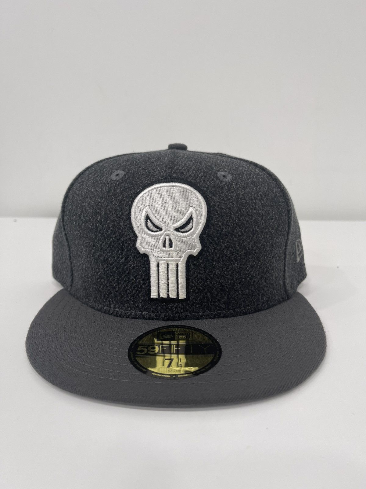 New Era Marvel Universe The Punisher New Era Fitted Cap Hat 7 1/4 Size ONE SIZE - 1 Thumbnail