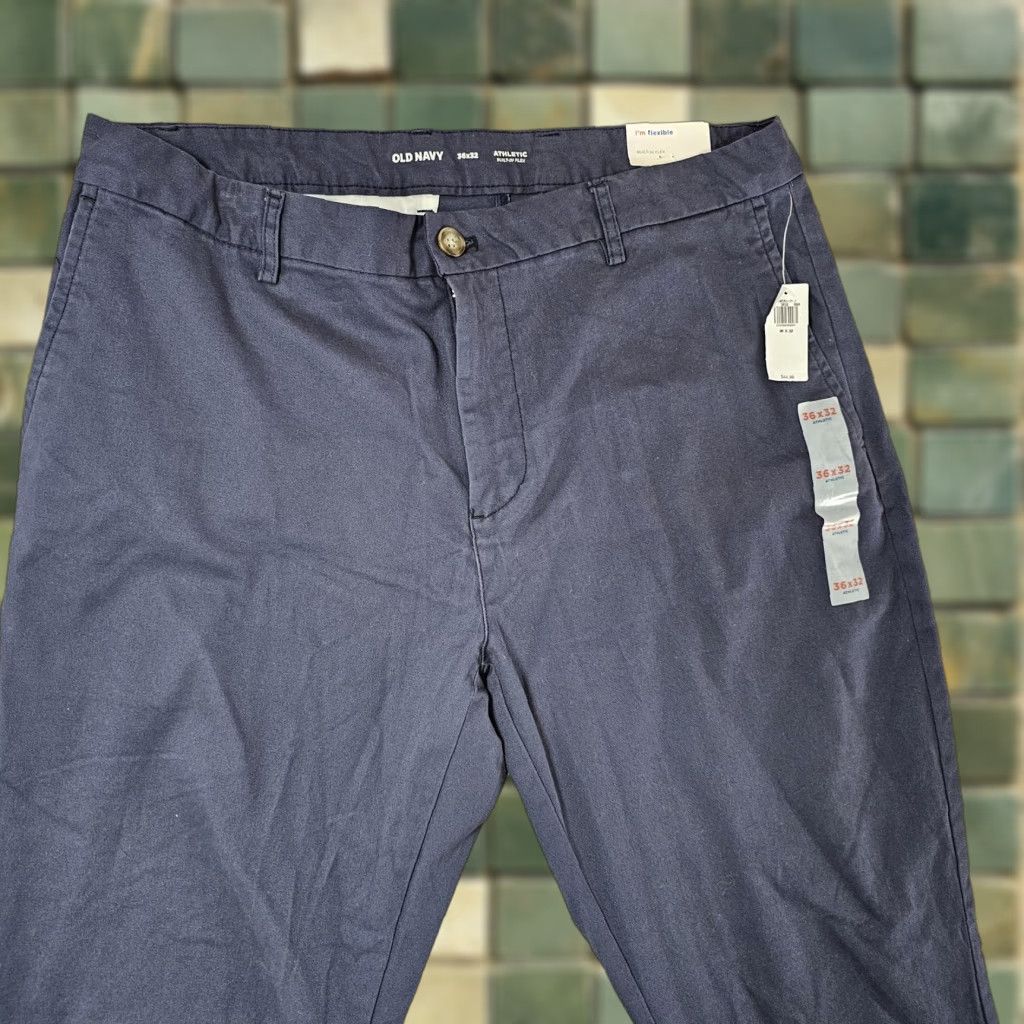 Old Navy Old Navy Chino Pants Mens 36x30 Athletic Built-In Flex Stretch Casual Blue 36 36x30 30in Pants Mens Athletic Fit Straight Leg Casual Business Navy Size US 36 / EU 52 - 1 Thumbnail