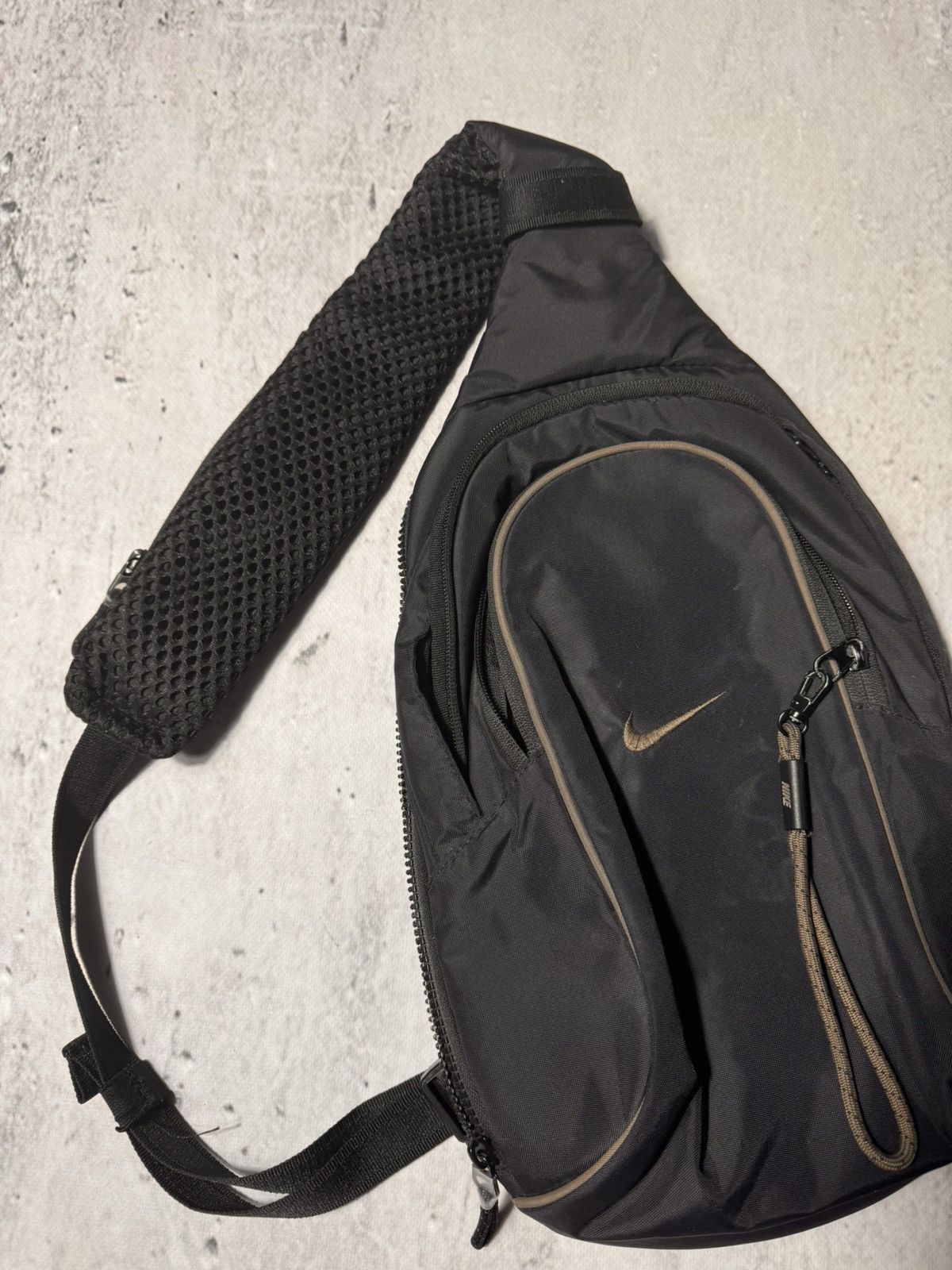 Nike × Vintage NIKE VINTAGE BROWN BASIC SLING BAG DRIP DROLL Size ONE SIZE - 2 Thumbnail