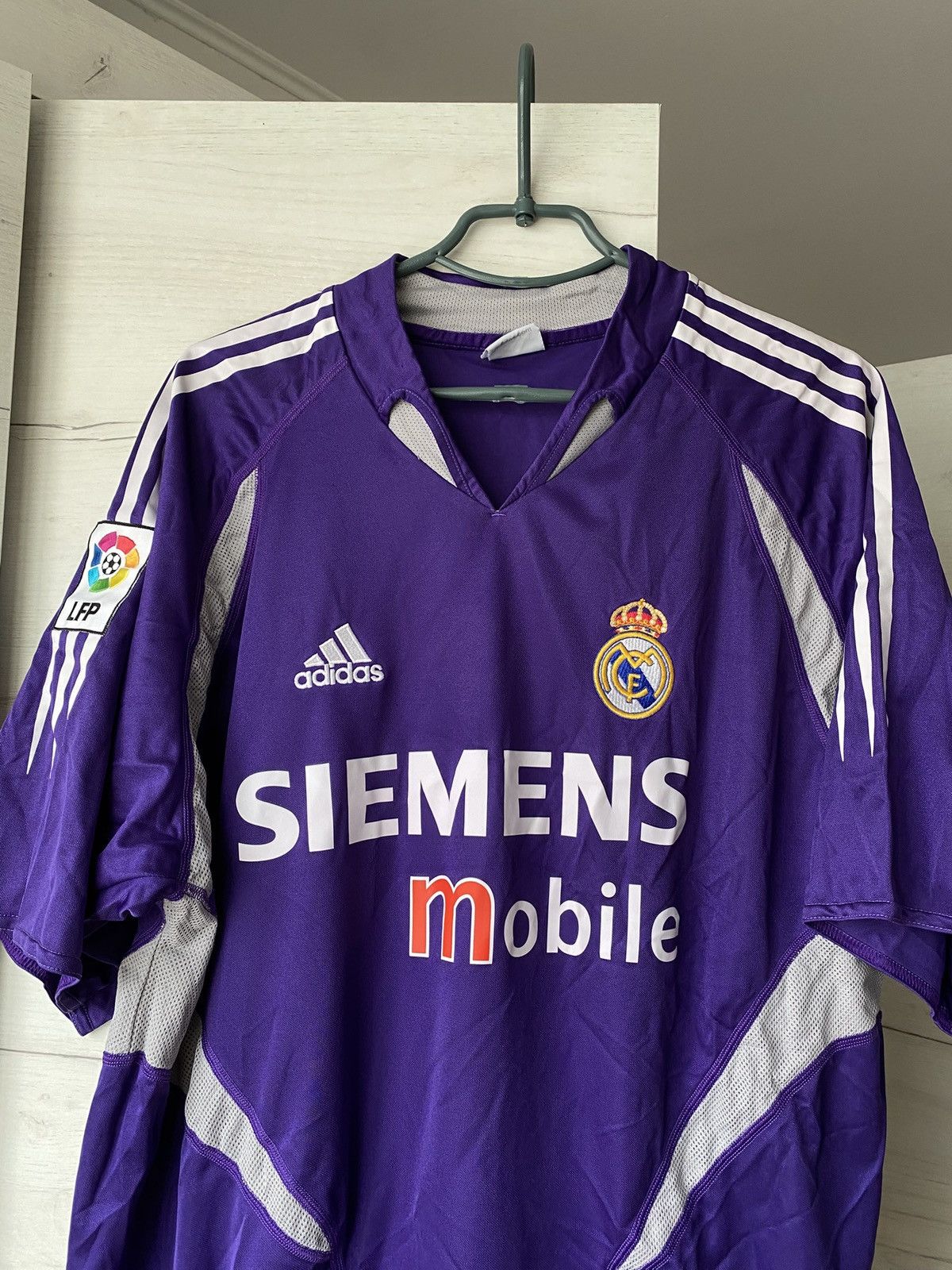 Adidas REAL MADRID 04 05 GOALKEEPER FOOTBALL SHIRT JERSEY ADIDAS Size US L / EU 52-54 / 3 - 2 Thumbnail