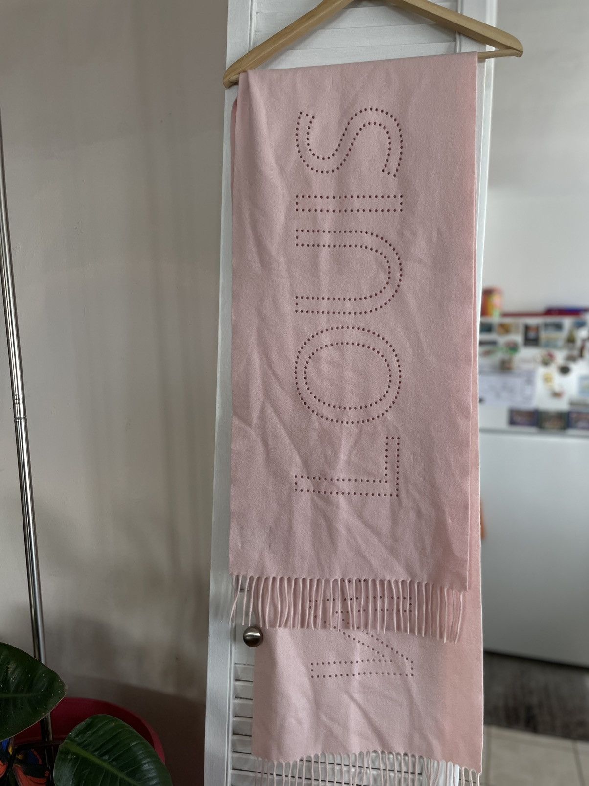 Louis Vuitton Louis Vuitton 100% Cashmere Scarf Size ONE SIZE - 3 Thumbnail