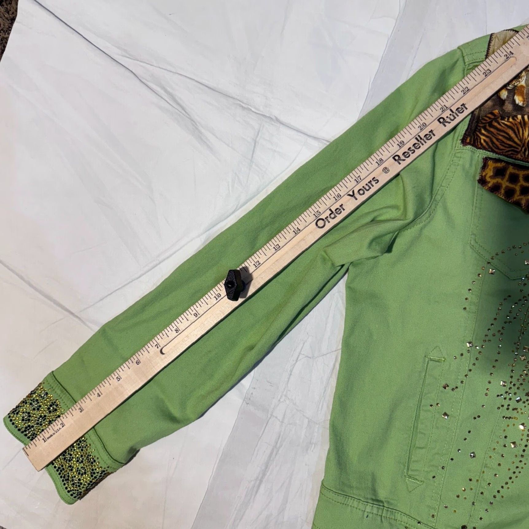 Denime VINTAGE Distinct Distinct Green Tiger Zebra Denim Jean Jacket M Rhinestones Bling Safari Zoo Jacket Shorts? Size 32" / US 10 / IT 46 - 6 Thumbnail