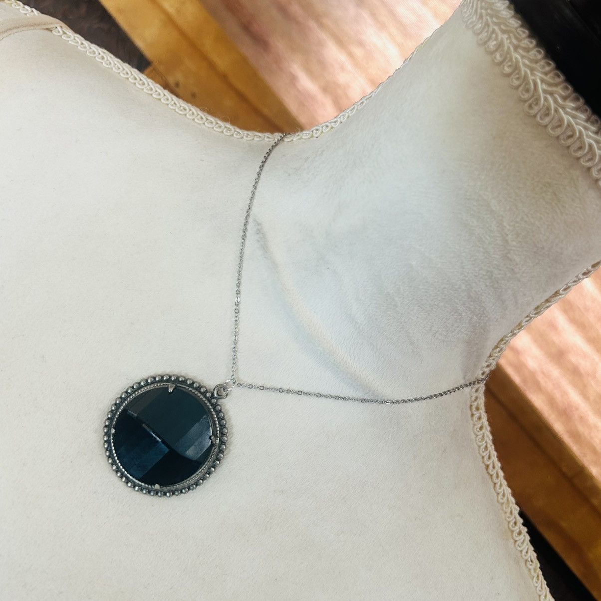 Vintage Vintage dome cut jet black glass pendant on chain necklace Size ONE SIZE - 1 Thumbnail