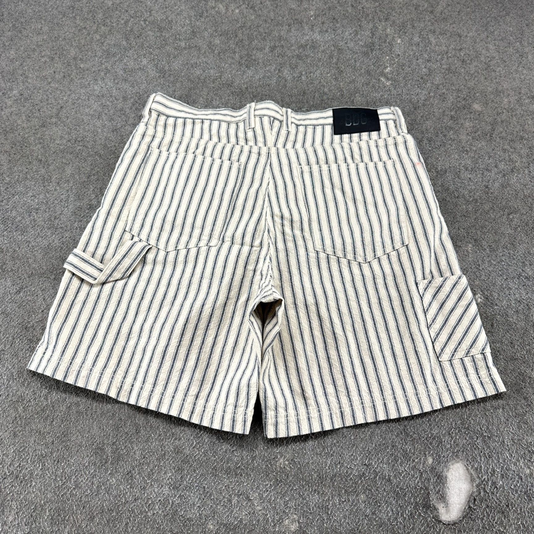 Bdg VINTAGE BDG Shorts Men 34 White Blue Striped Canvas 100% Cotton Baggy Carpenter Railroad Outdoor Lifeguard Surfing Mens Size US 34 / EU 50 - 4 Thumbnail