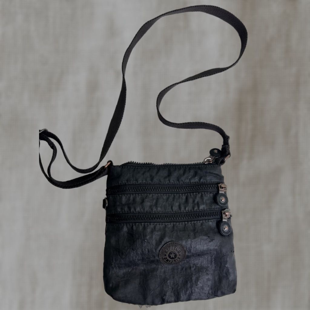 Vintage Kipling Crossbody Bag Black Small Women Zip Flaws Broken Zipper Peeling 7x6x1 Worn Size ONE SIZE - 1 Thumbnail