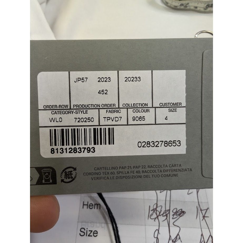 Balenciaga o1rshd1 Q:2 / Oversize Long Sleeve T-Shirt in White Size US XL / EU 56 / 4 - 14 Thumbnail