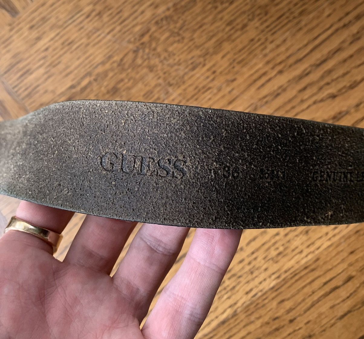 Guess × Vintage Y2K Guess Distressed Leather Belt London Park Large 2000s Size ONE SIZE - 5 Thumbnail