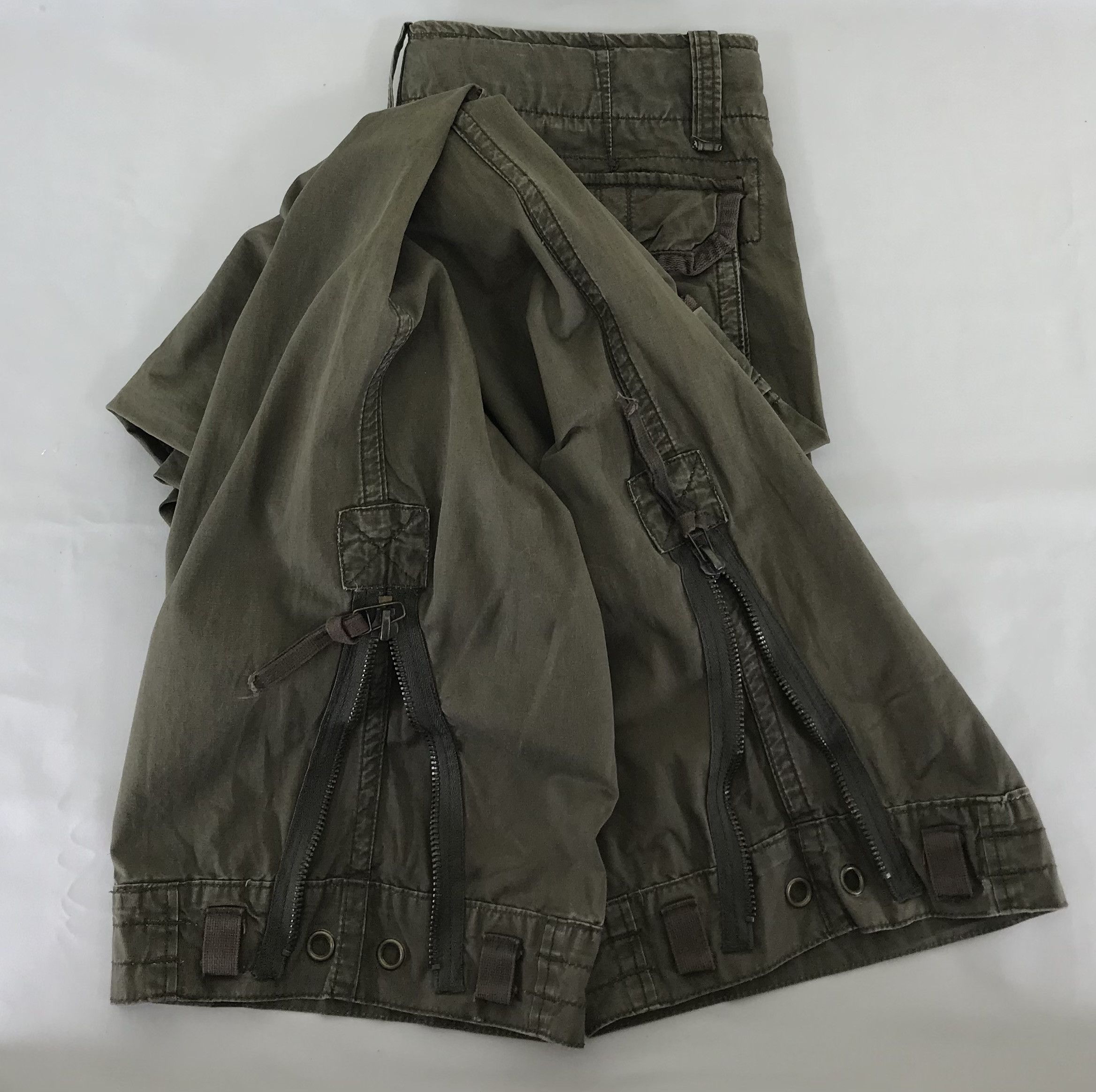 Abercrombie & Fitch Vintage Abercrombie & Fitch Cargo Zipper Wide Leg Pants Size US 33 - 14 Thumbnail
