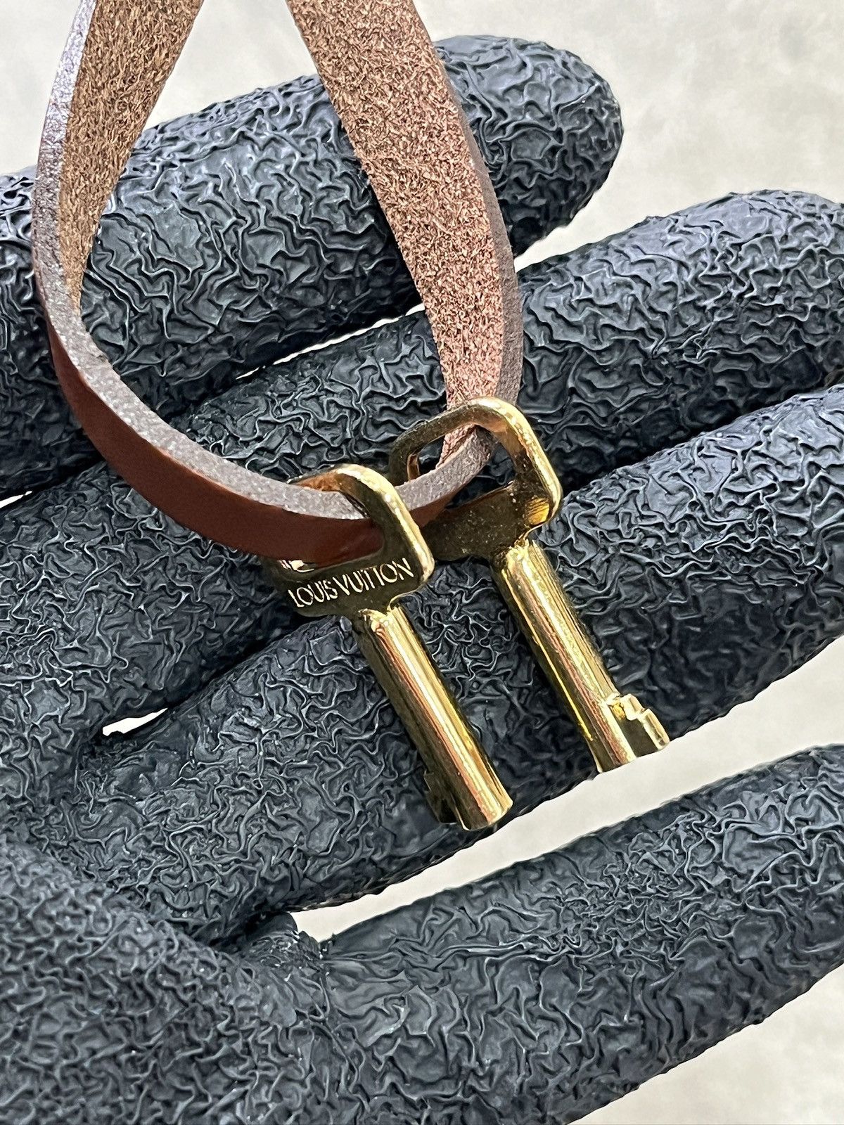 Louis Vuitton Louis Vuitton Leather Bag Charm (unisex) Size ONE SIZE - 10 Thumbnail