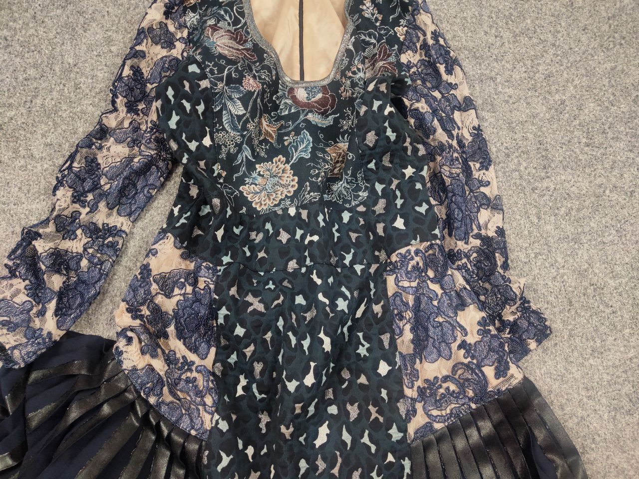Missoni Save The Queen Mid-length dress combined fabric lace sleeve Size M / US 6-8 / IT 42-44 - 5 Thumbnail