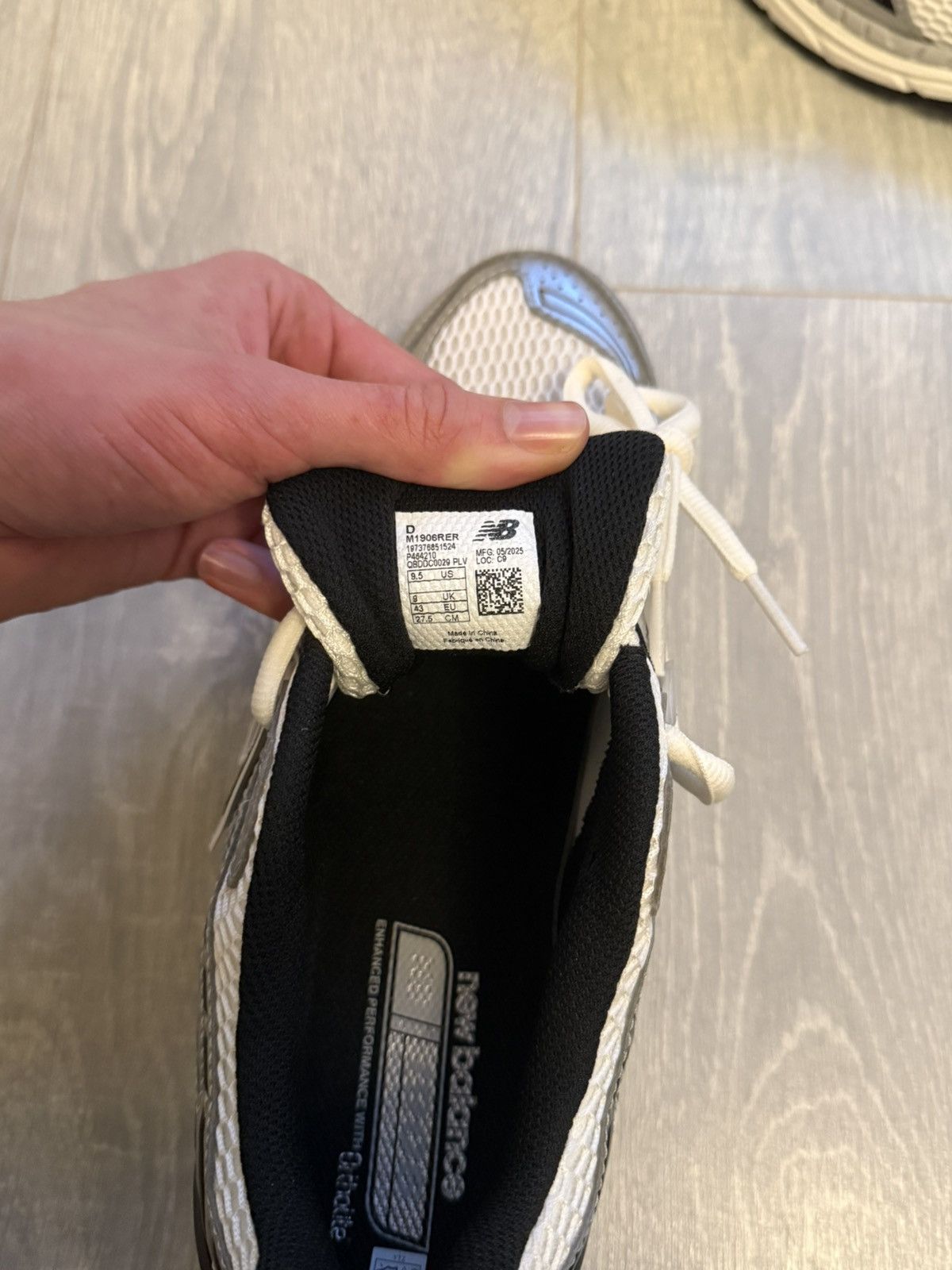 New Balance New Balance White Black 1906R Mens Streetwear Trainers 10 Size US 9.5 / EU 42-43 - 8 Thumbnail