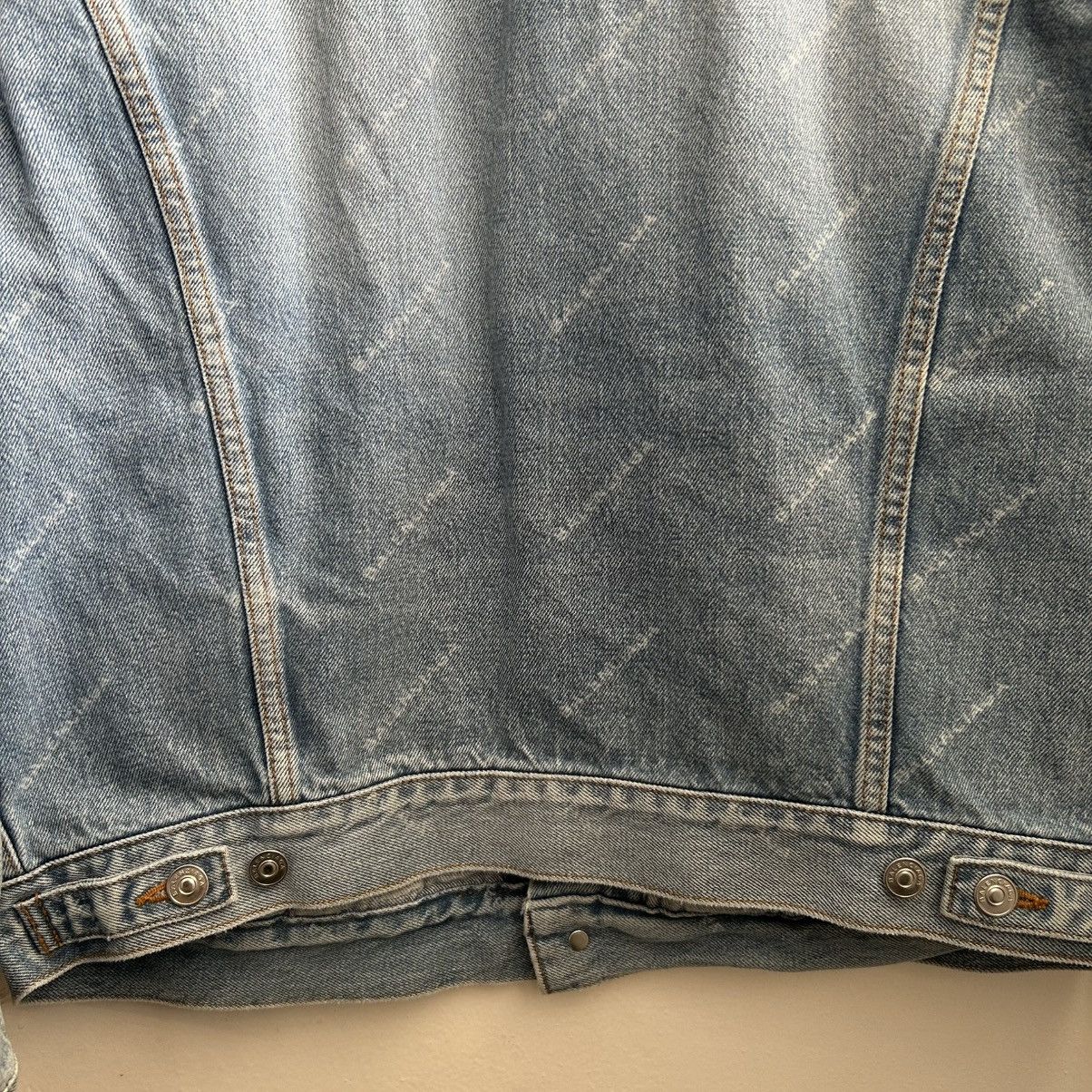Balenciaga All over Print Distressed Denim Jacket SZ 36 EU Size US L / EU 52-54 / 3 - 4 Thumbnail
