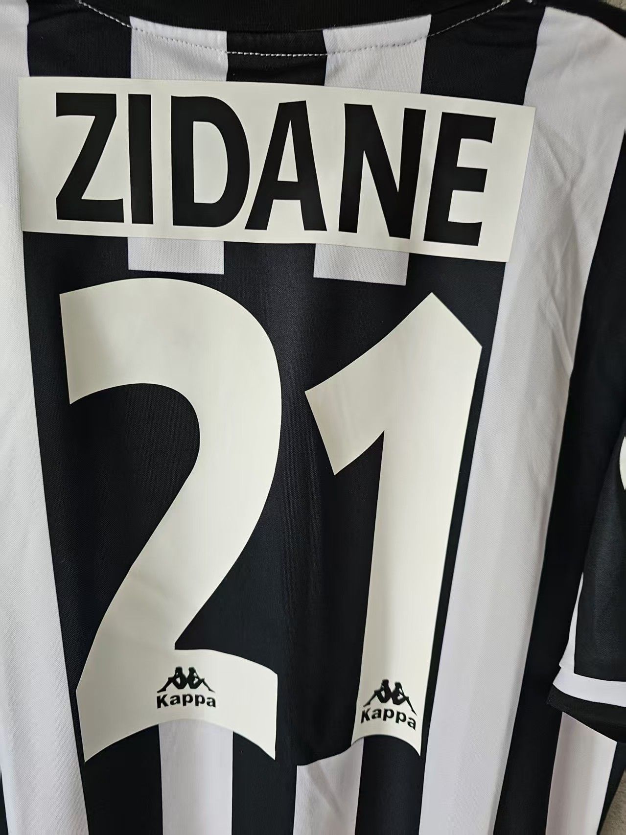 Other 1995 1997 Juventus #21 Zidane Jersey Home Size US XL / EU 56 / 4 - 5 Thumbnail