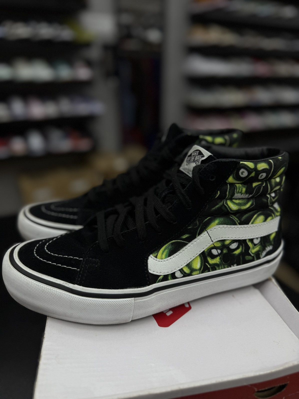 Supreme Supreme 2018 Vans Glow In Dark Green Size 9 RARE Size US 9 / EU 42 - 4 Thumbnail