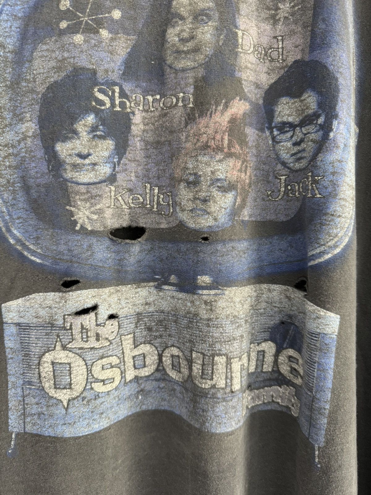 Ozzy Osbourne Vintage 2000 The Osbourne Family Distressed and Faded Size US XL / EU 56 / 4 - 3 Thumbnail