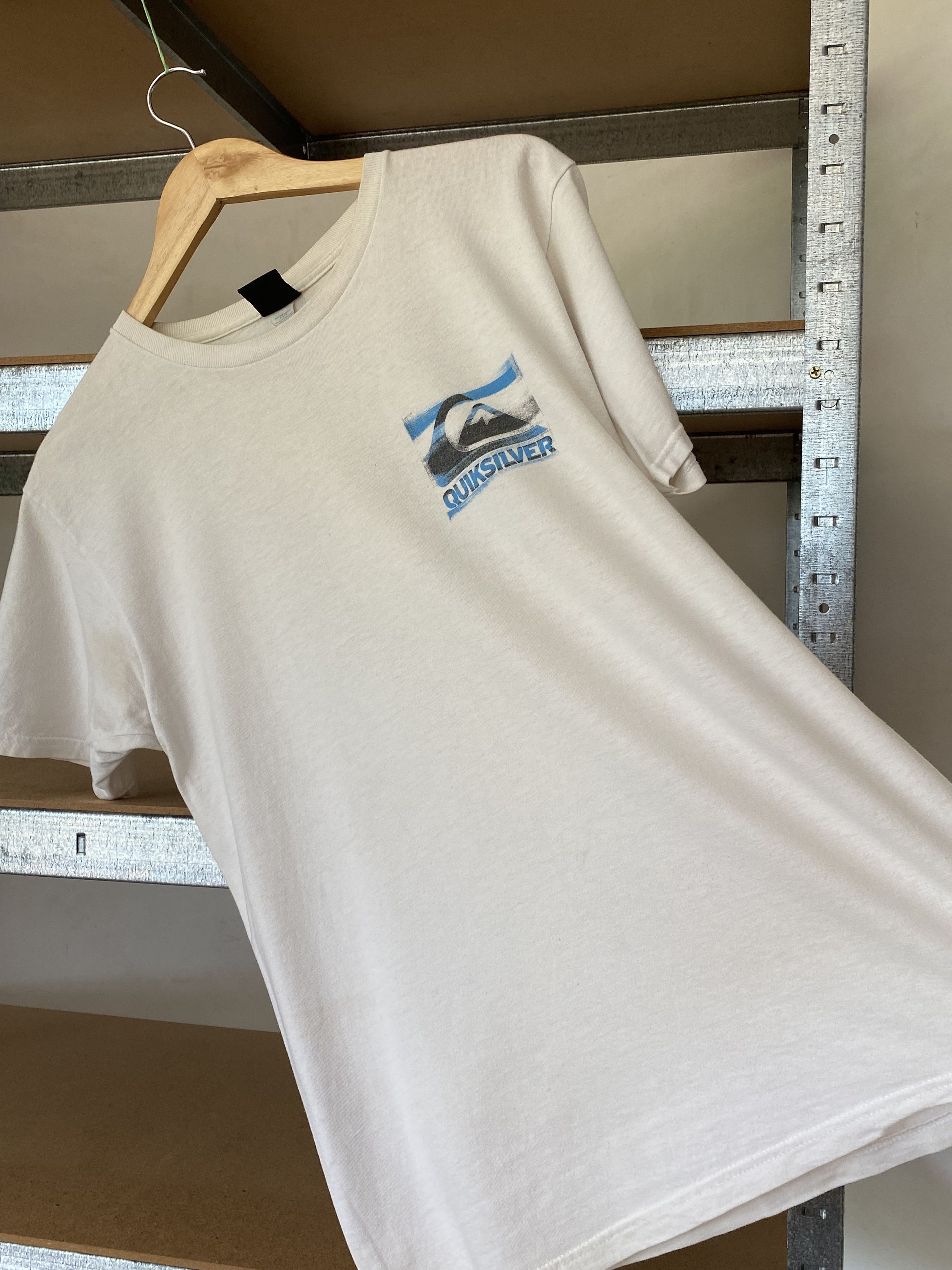 Quiksilver Quiksilver Vintage 2000s Las Vegas White Surf Style T-shirt Size US M / EU 48-50 / 2 - 4 Thumbnail