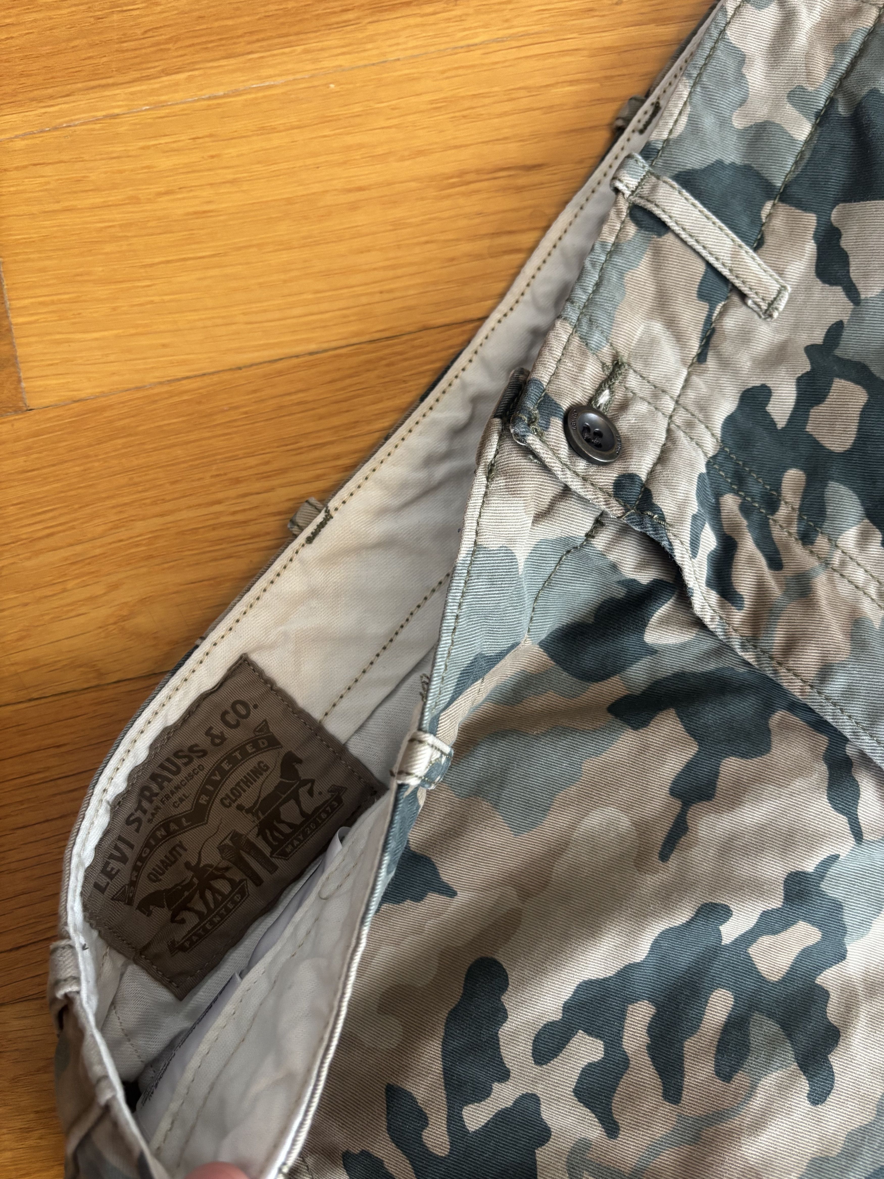 Levi's Levi's Camo Cargo Pants 34x30 Size US 34 / EU 50 - 2 Thumbnail